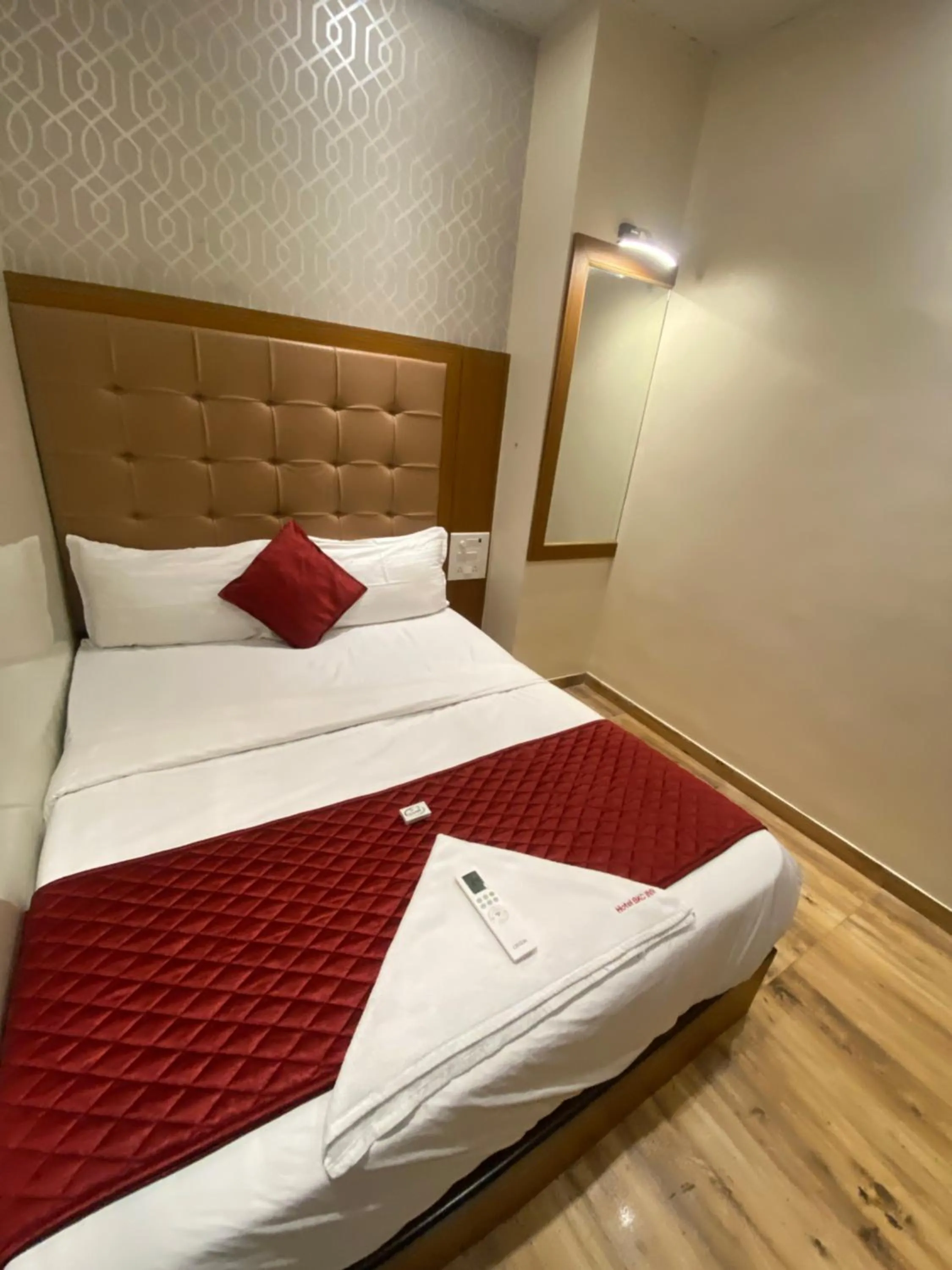 Bedroom in Hotel BKC Inn - Near Trade Center, Visa Consulate BKC