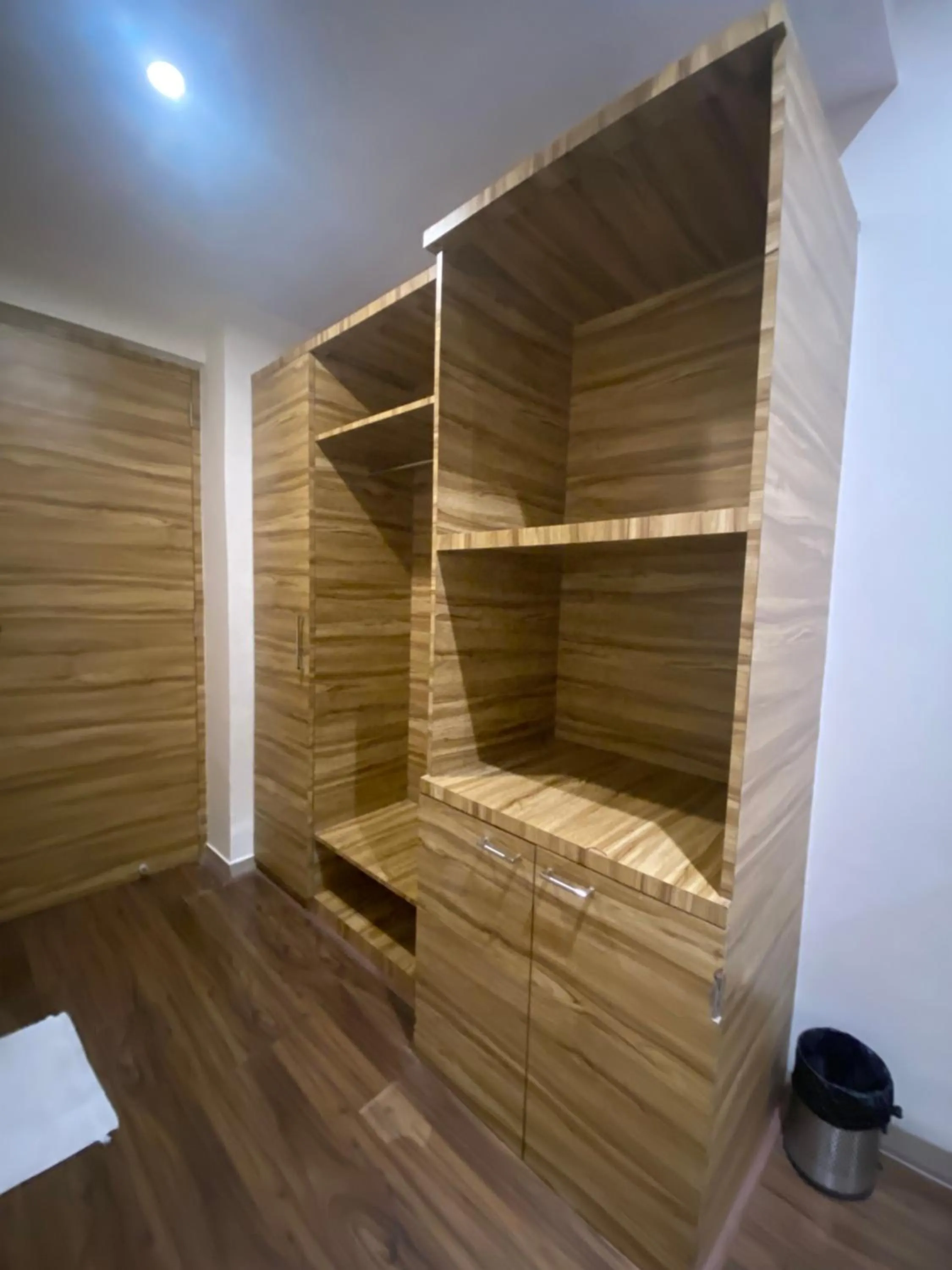 hair dresser in Hotel BKC Inn - Near Trade Center, Visa Consulate BKC