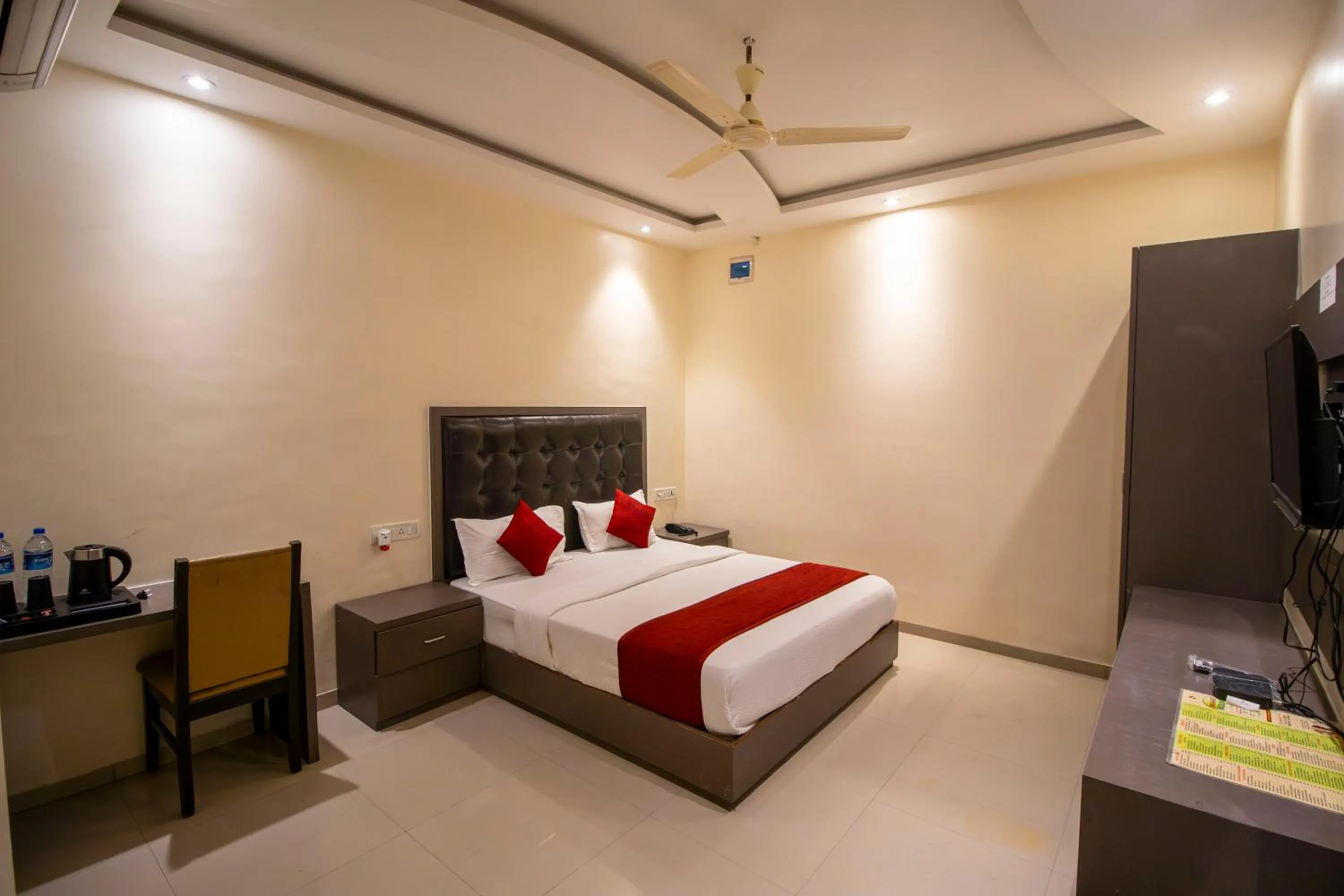 Bed in Hotel BKC Inn - Near Trade Center, Visa Consulate BKC