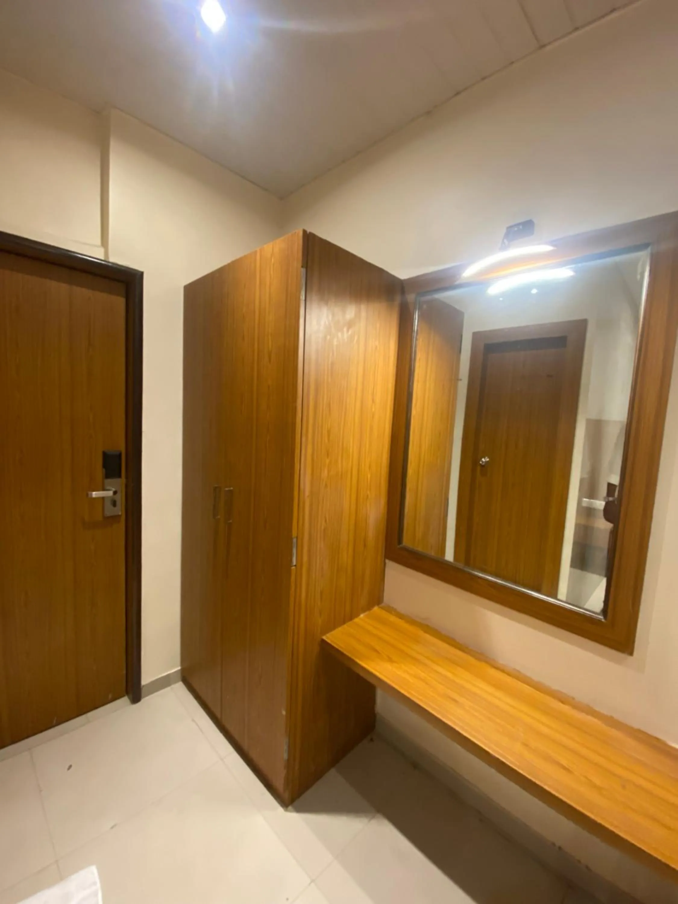 hair dresser in Hotel BKC Inn - Near Trade Center, Visa Consulate BKC