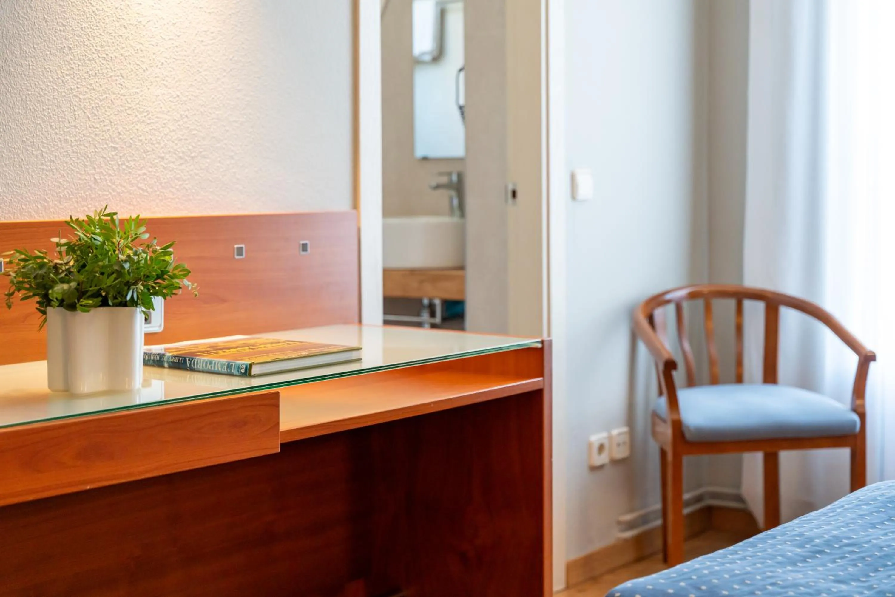 furniture, Bed in Hotel J. Balmes Vic