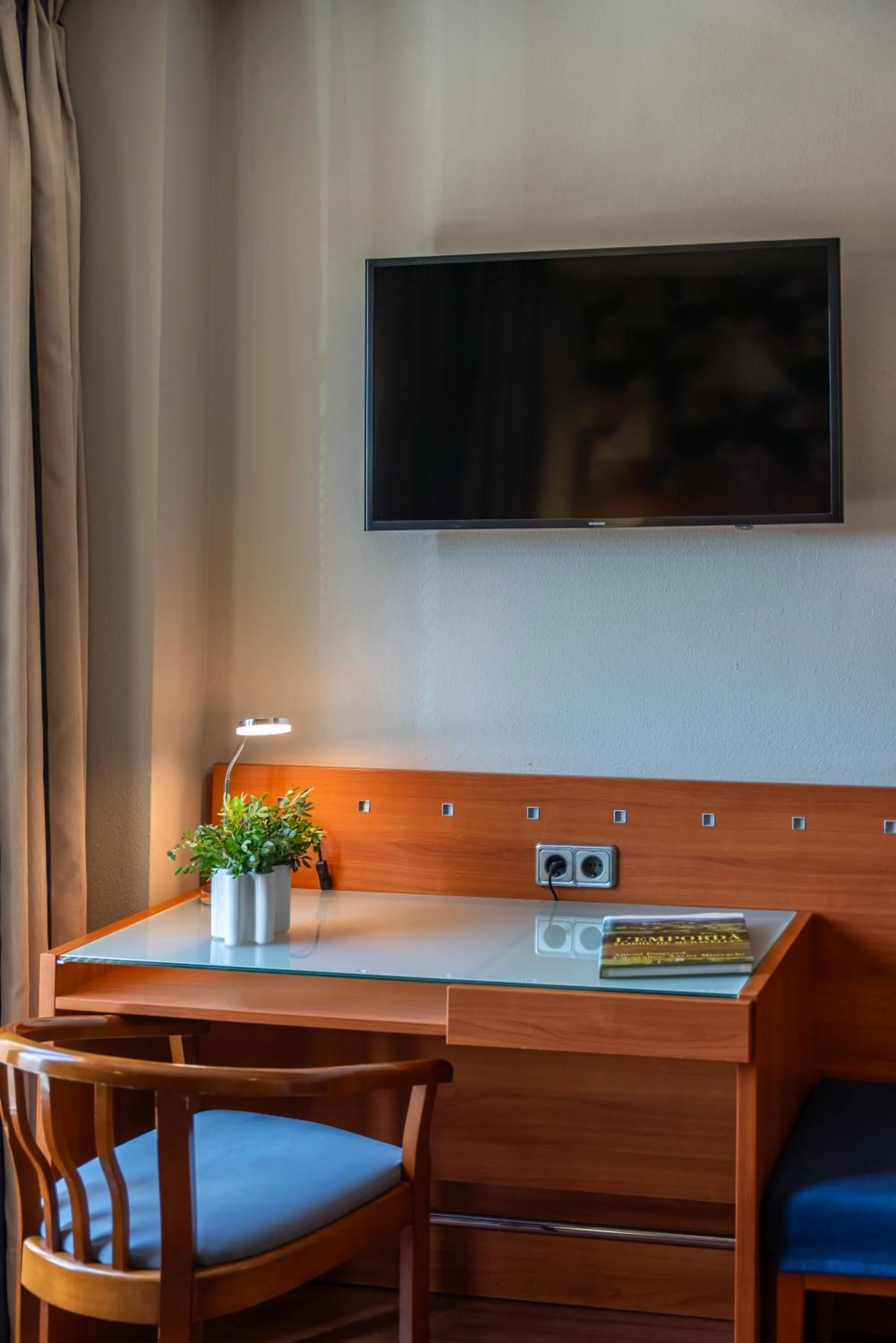 TV and multimedia in Hotel J. Balmes Vic