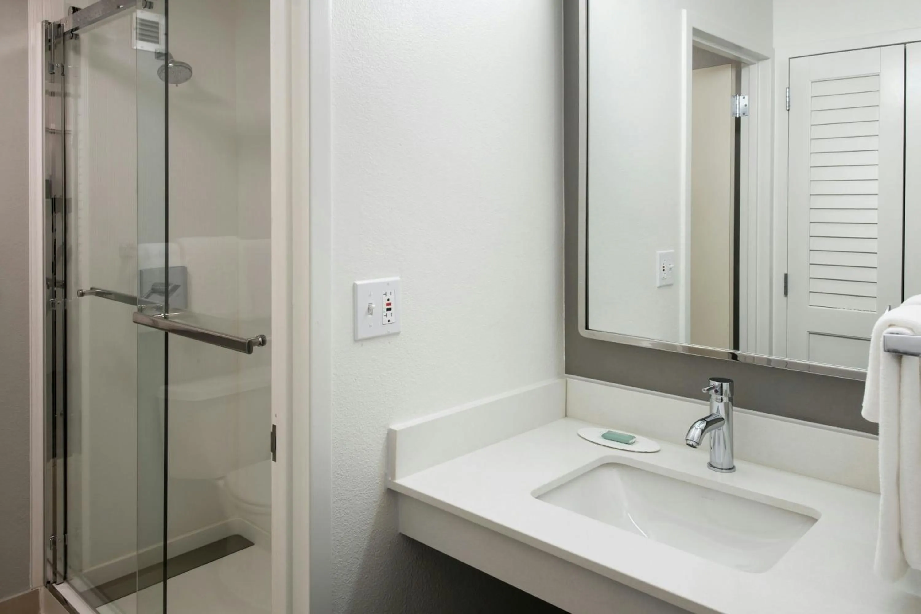 Bathroom in Courtyard by Marriott Annapolis