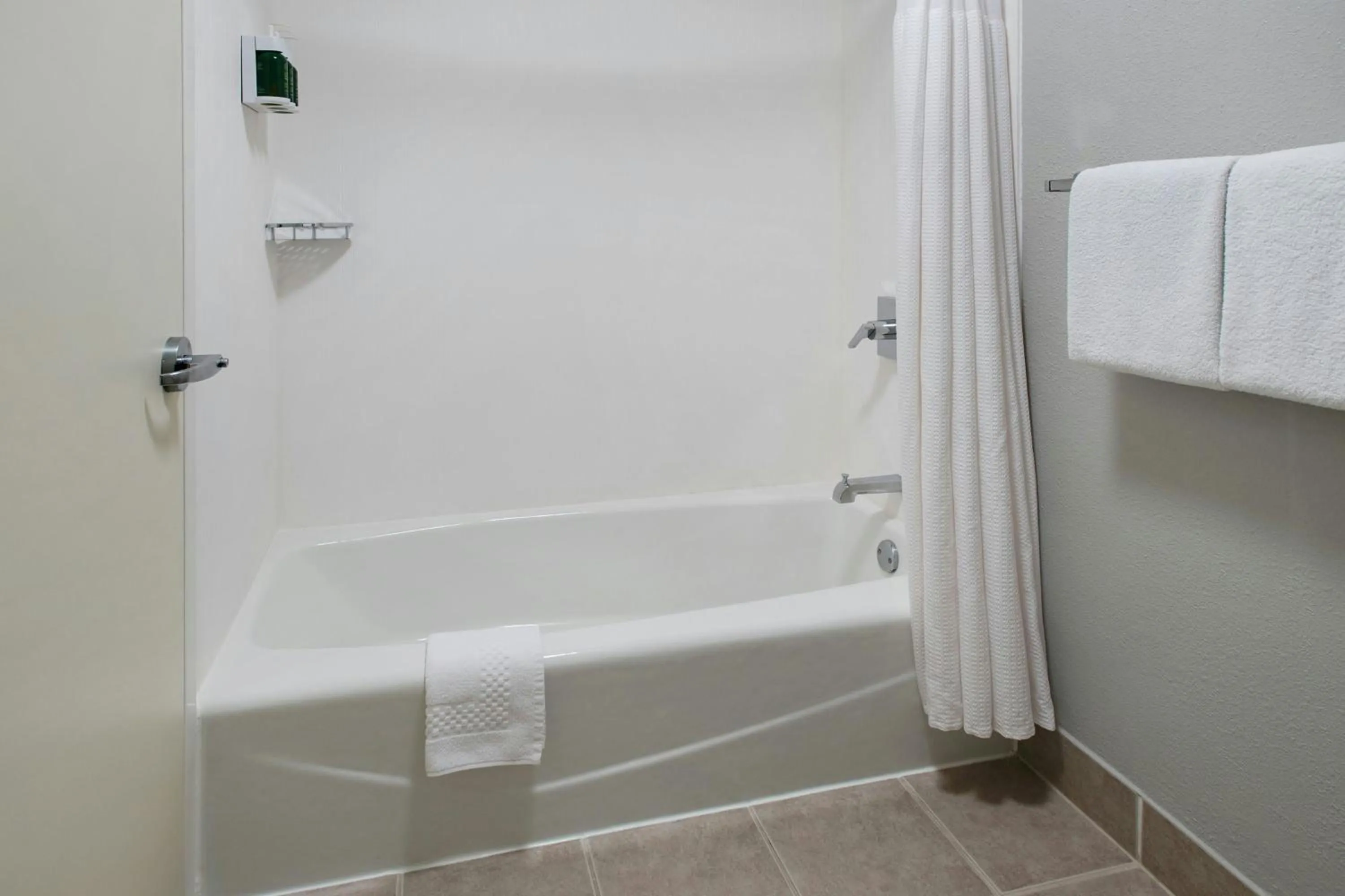 Bathroom in Courtyard by Marriott Annapolis