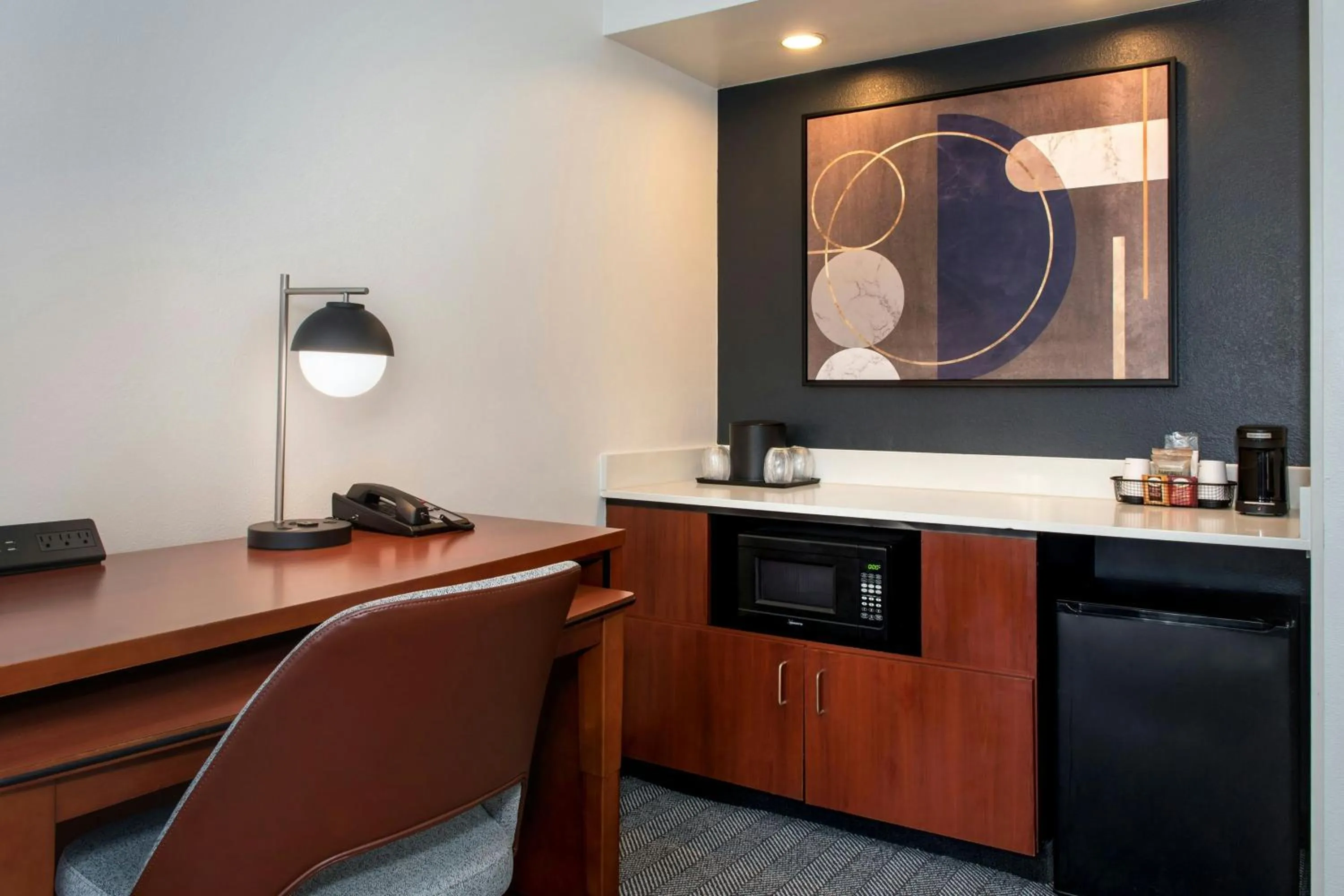 Lounge or bar in Courtyard by Marriott Annapolis