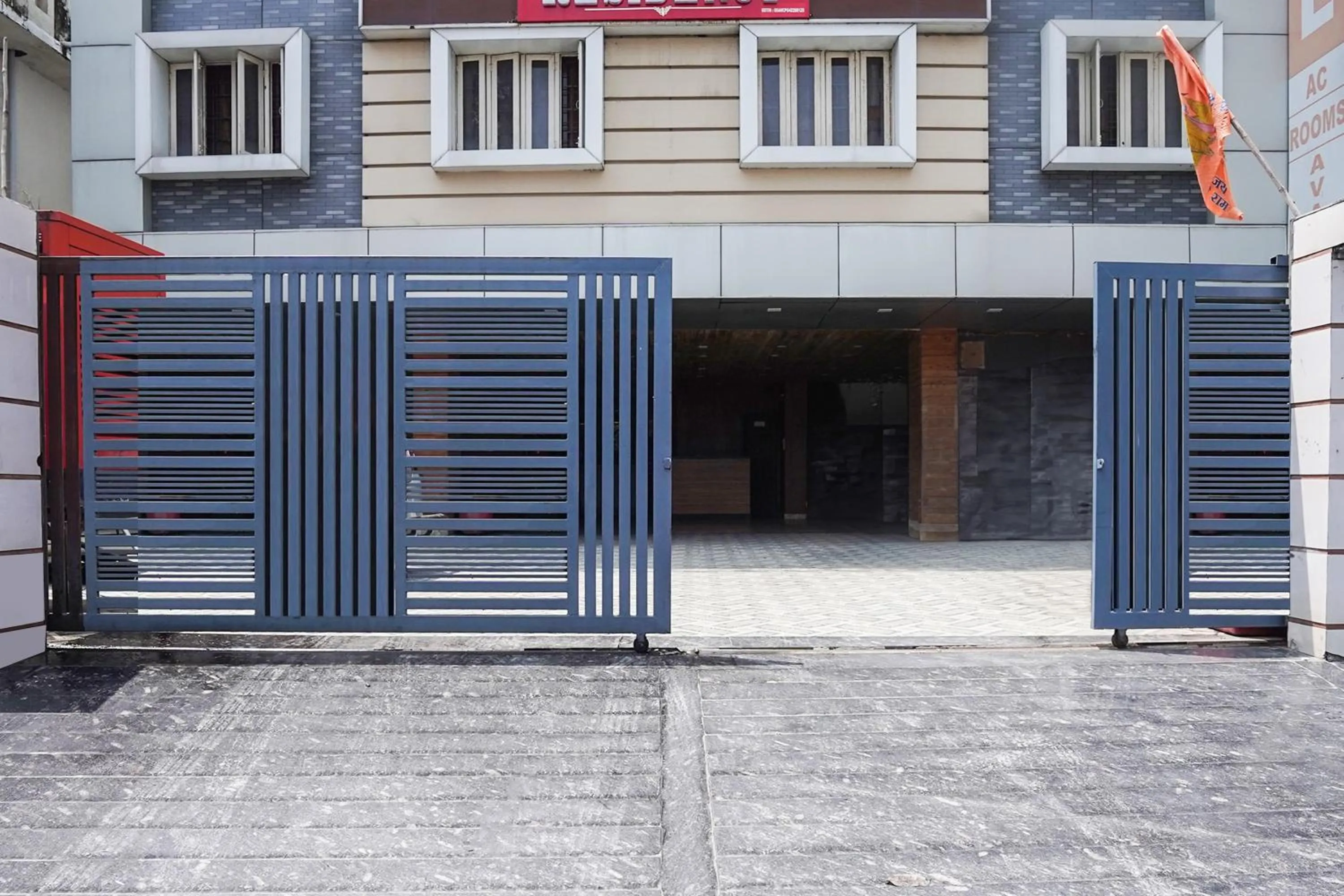 Facade/entrance in FabHotel Doon Maira