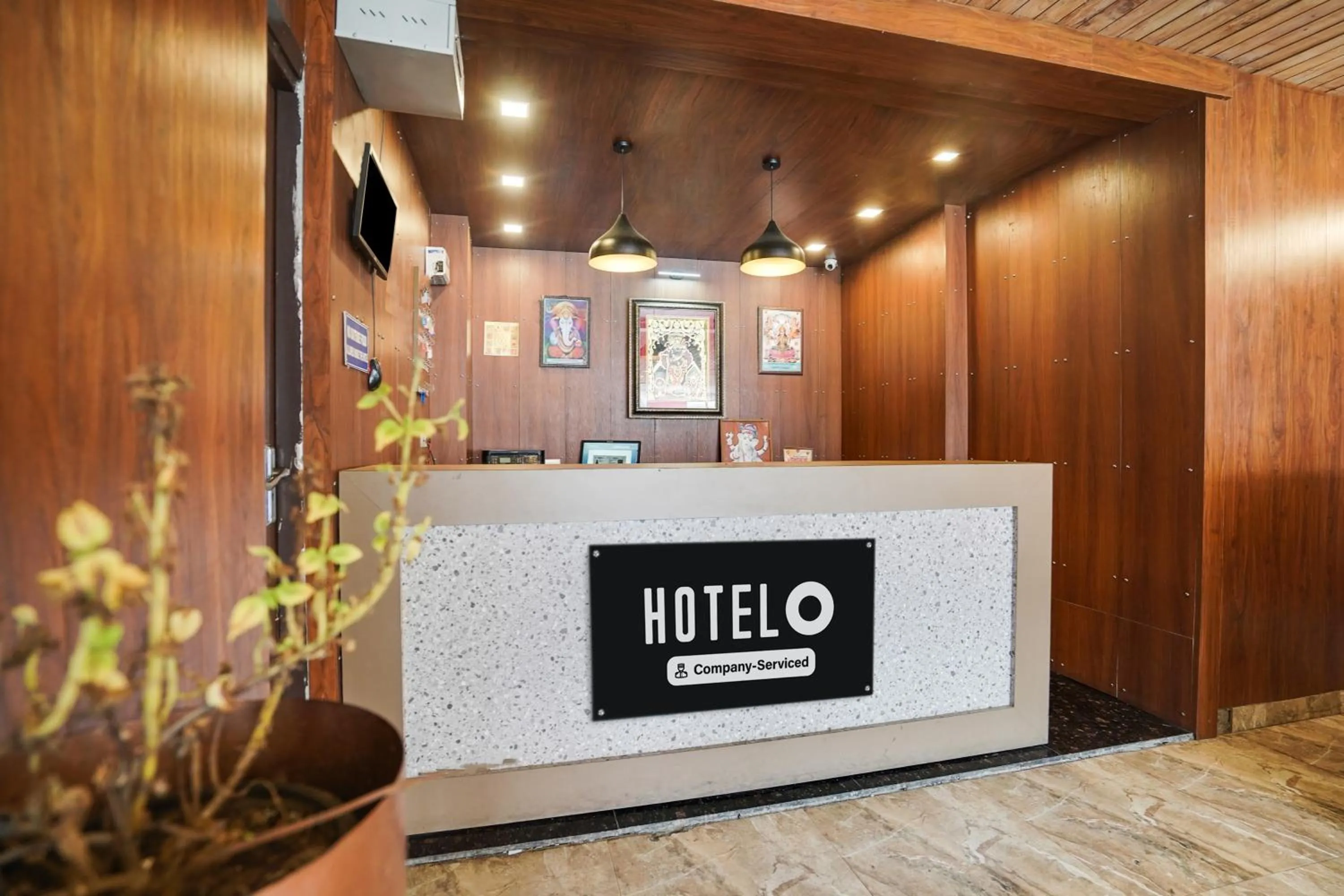Lobby or reception in FabHotel Doon Maira
