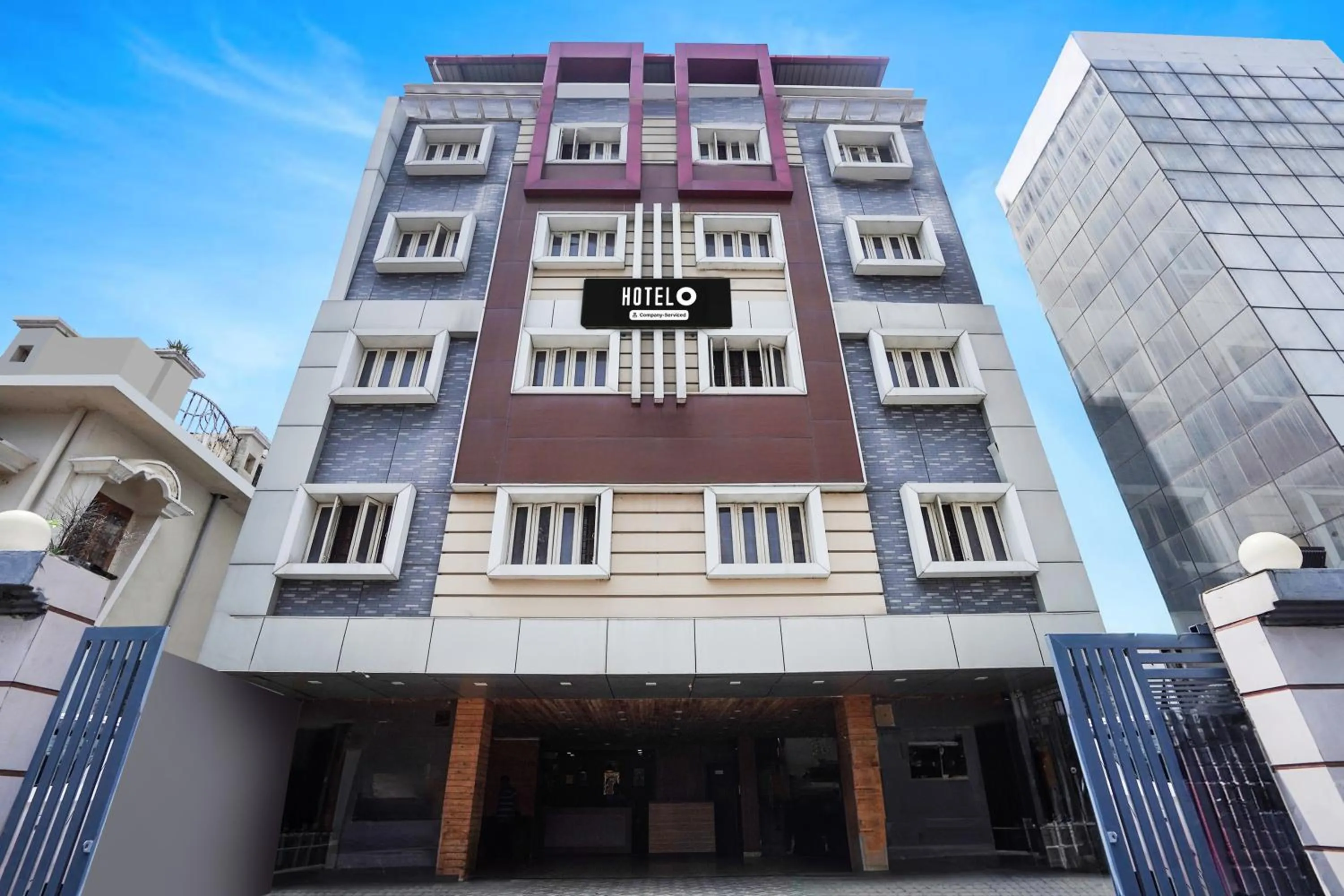 Facade/entrance in Hotel O Canal Road