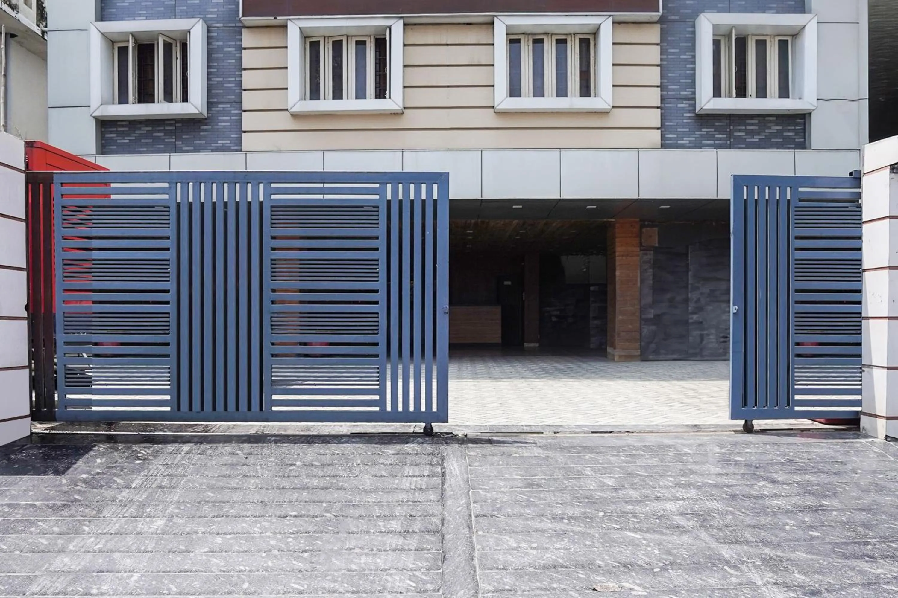 Facade/entrance in Hotel O Canal Road