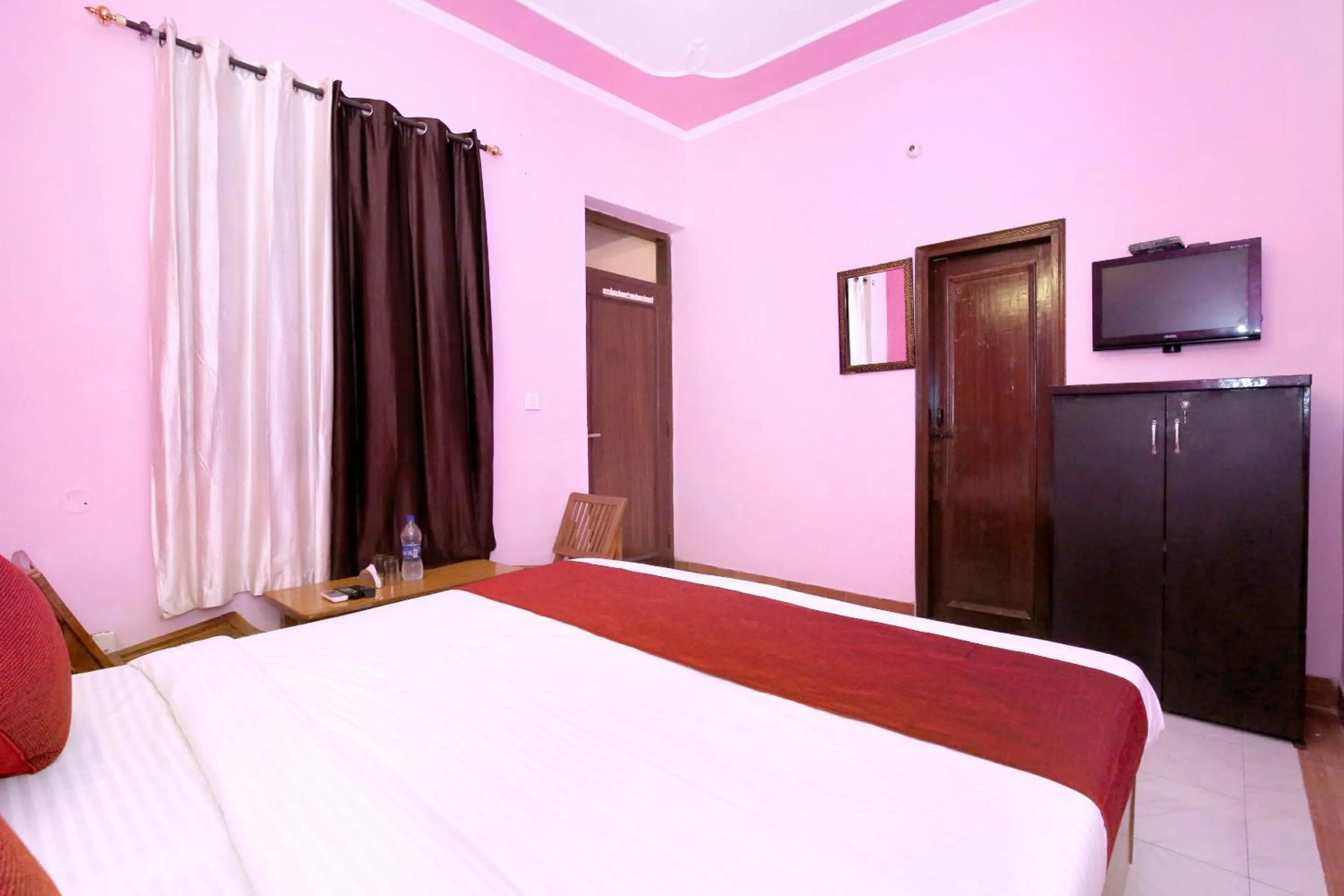 Bedroom, Bed in GMG Hotel