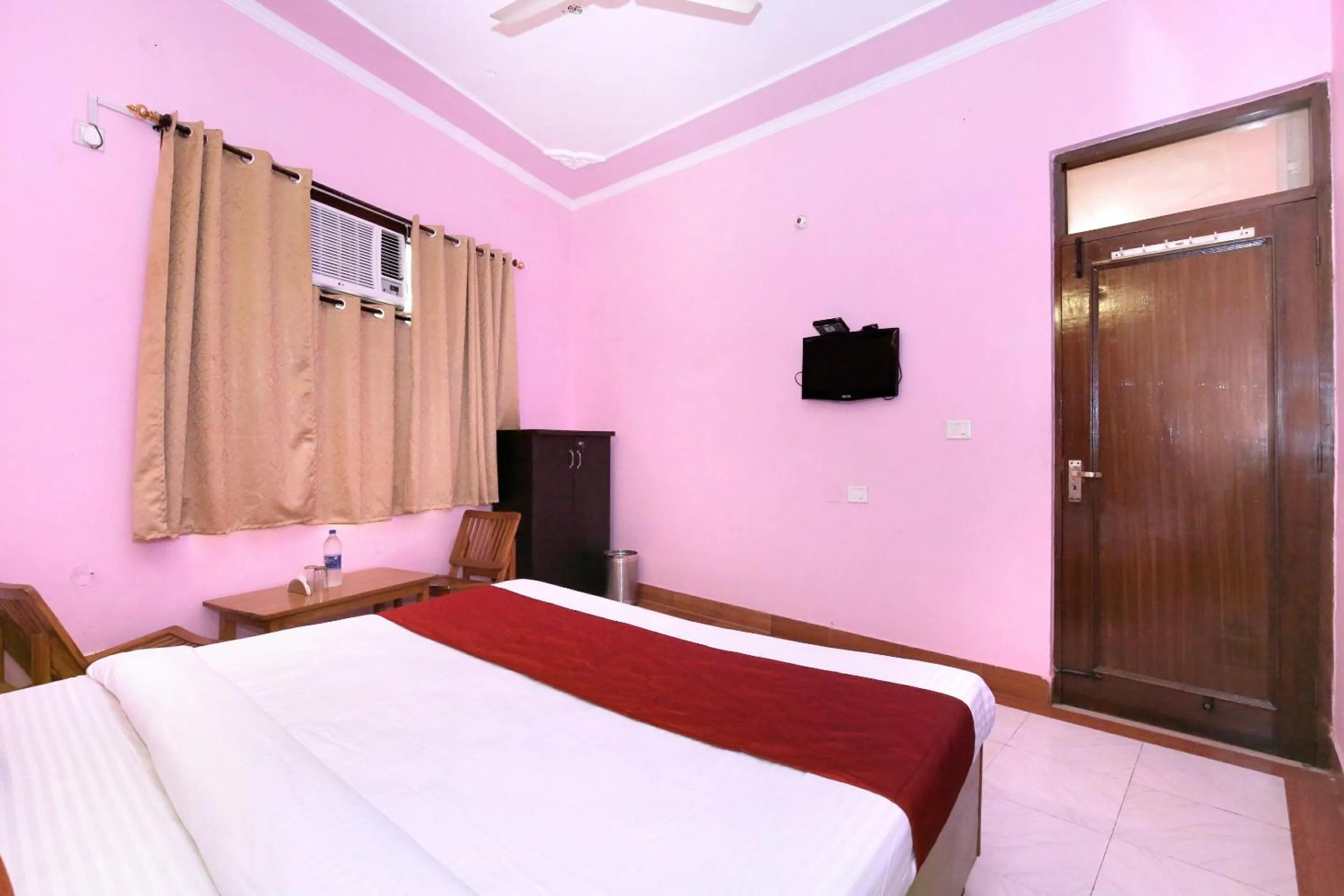 Bedroom, Bed in GMG Hotel