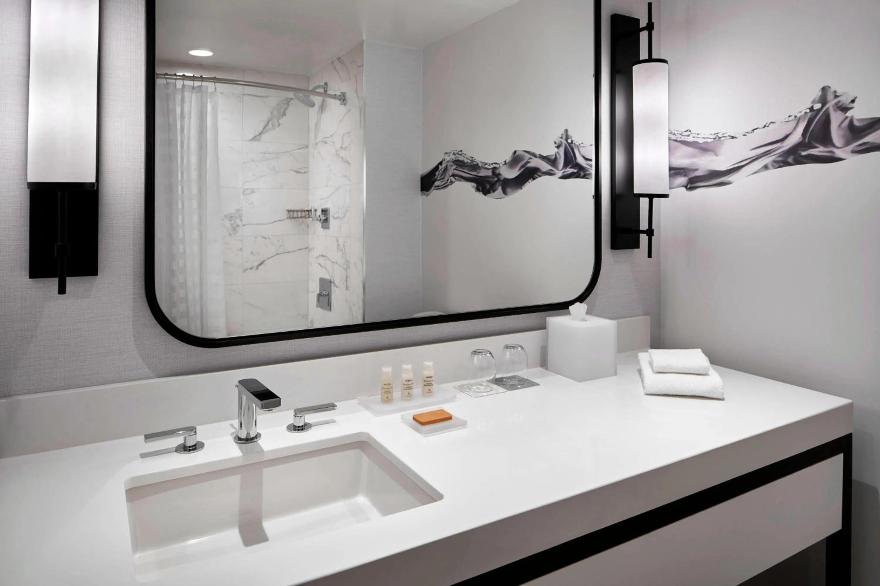 Bathroom in Renaissance Baltimore Harborplace Hotel