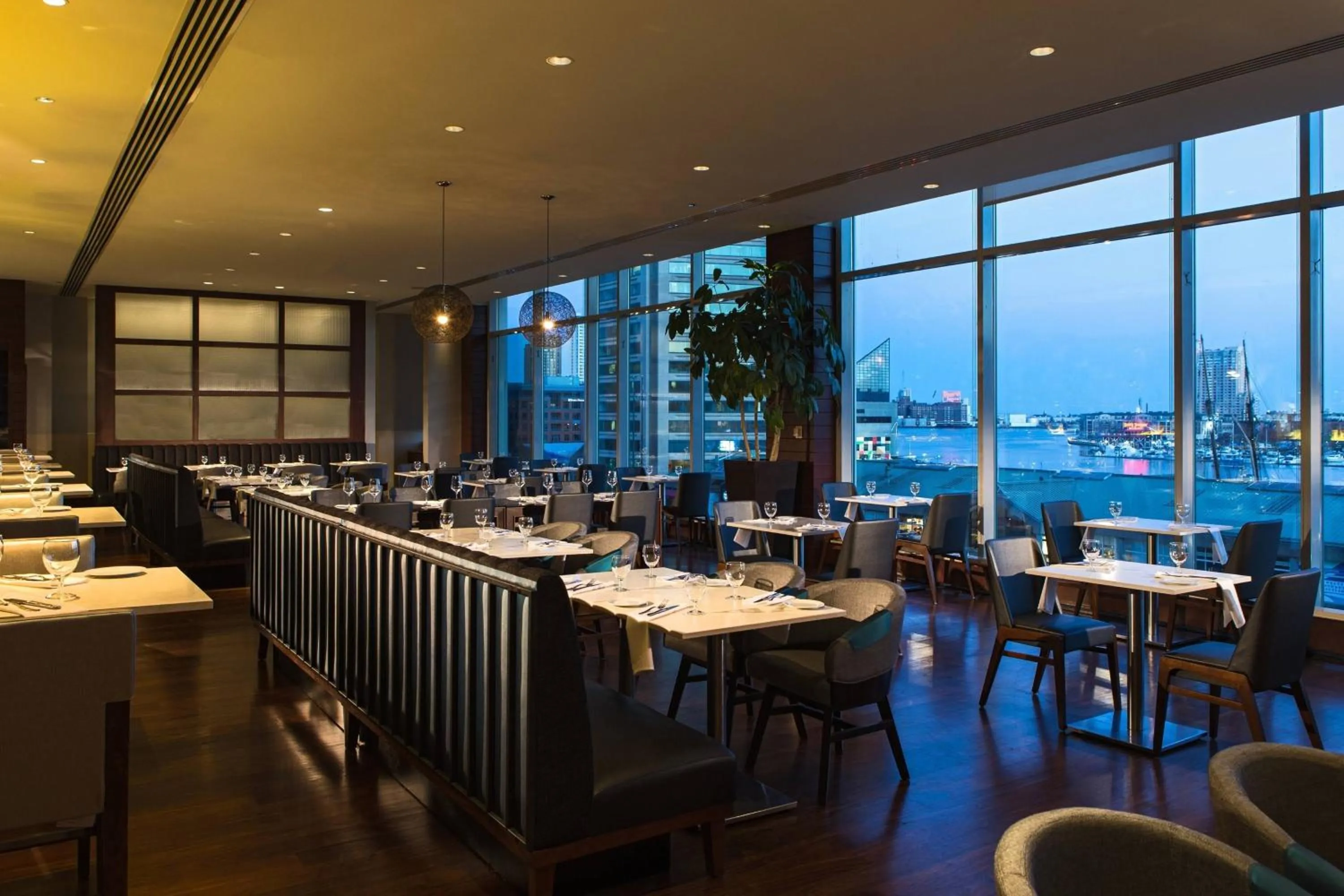 Restaurant/places to eat in Renaissance Baltimore Harborplace Hotel