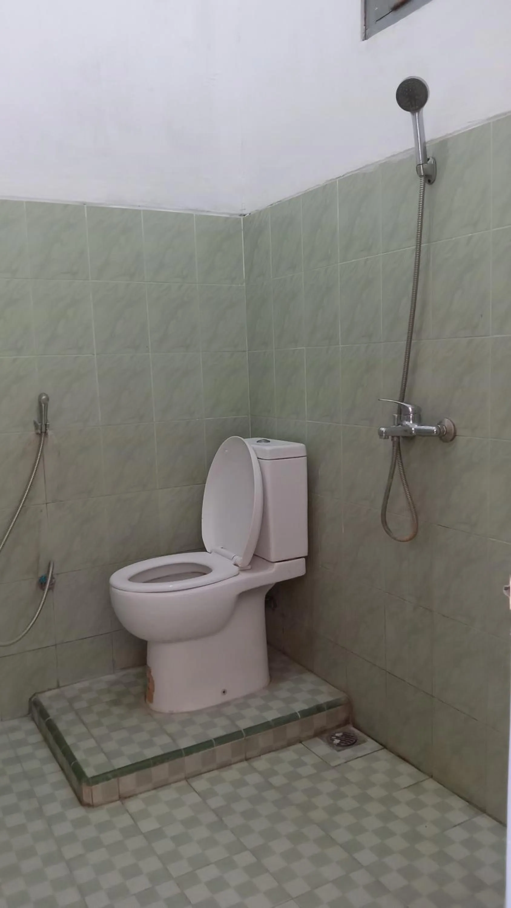 Shower in Hotel Tentrem Syariah