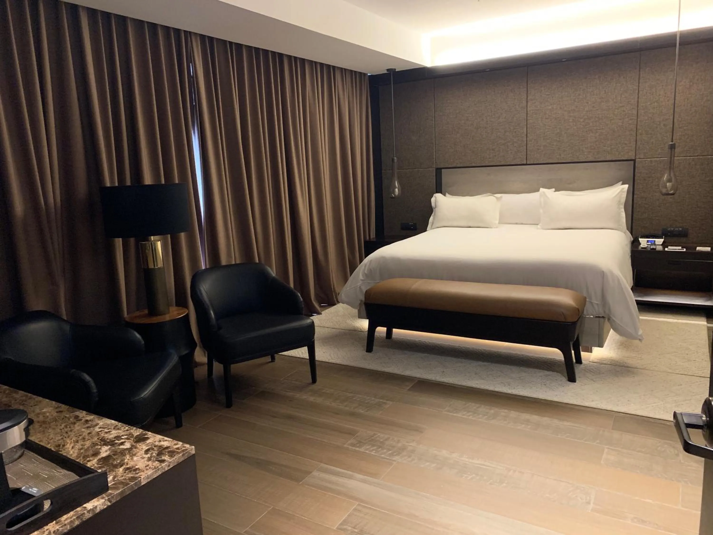 Photo of the whole room, Bed in Eb Hotel By Eurobuilding Quito Airport