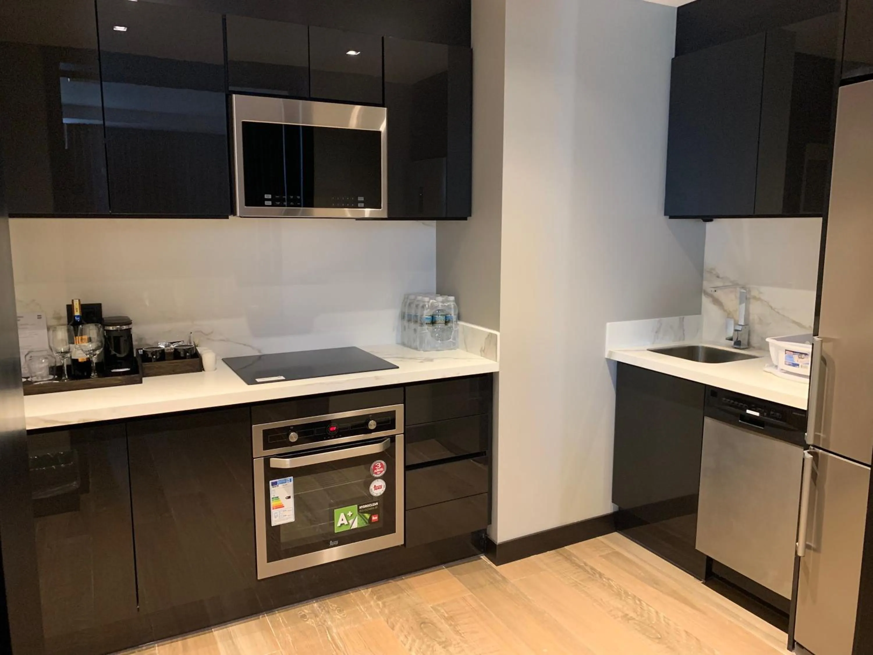 Kitchen or kitchenette in Eb Hotel By Eurobuilding Quito Airport