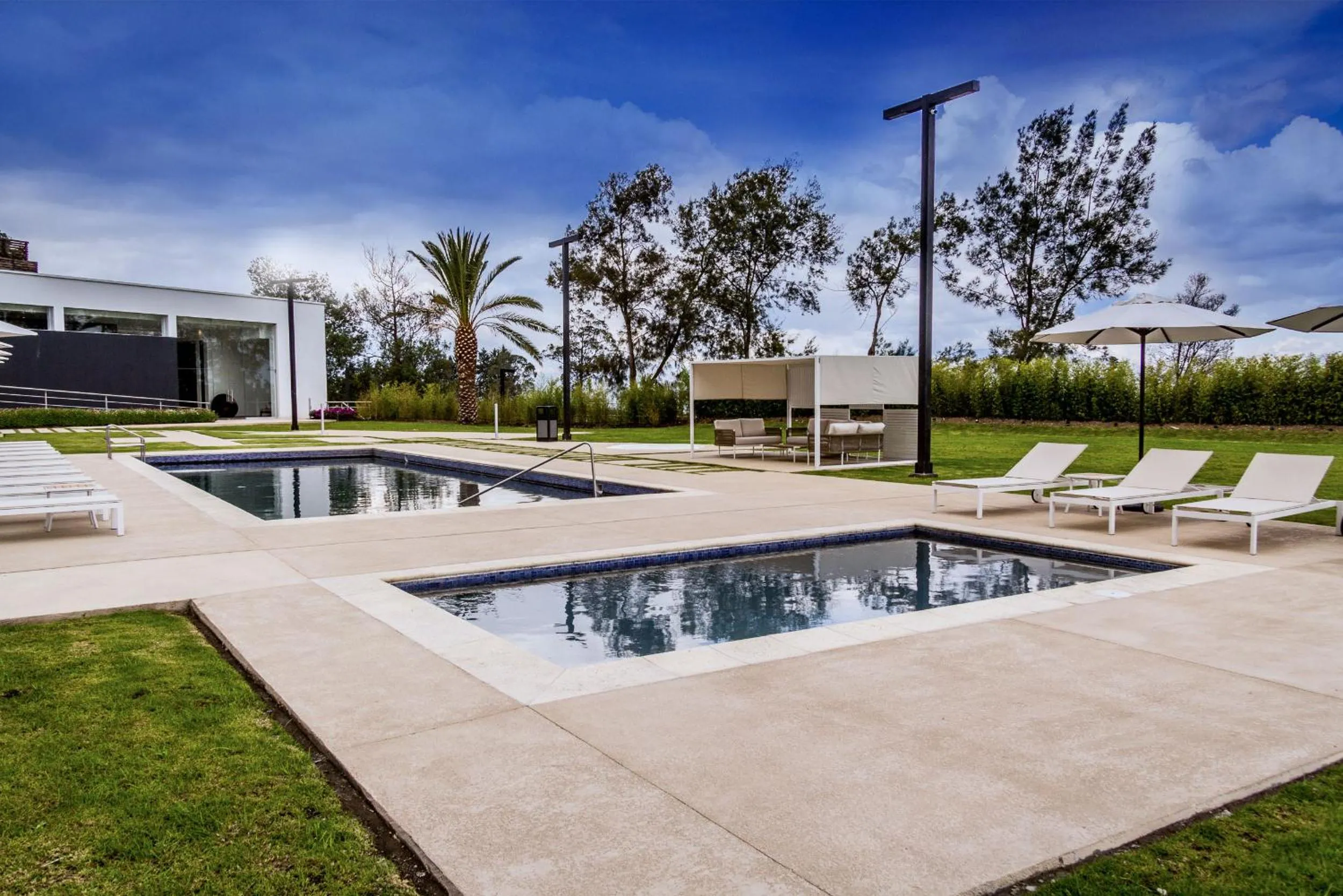 Swimming pool in Eb Hotel By Eurobuilding Quito Airport