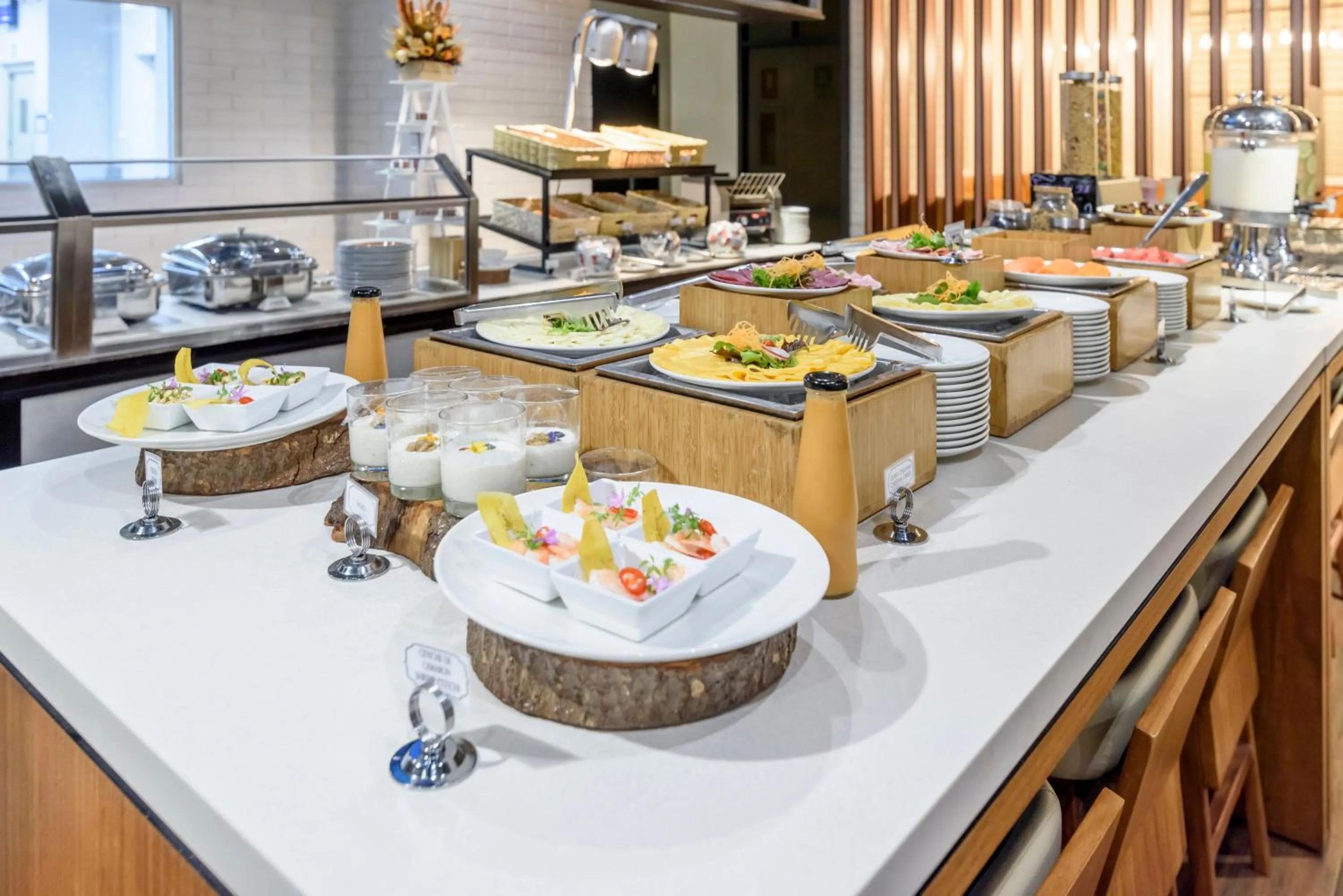 Buffet breakfast in Eb Hotel By Eurobuilding Quito Airport