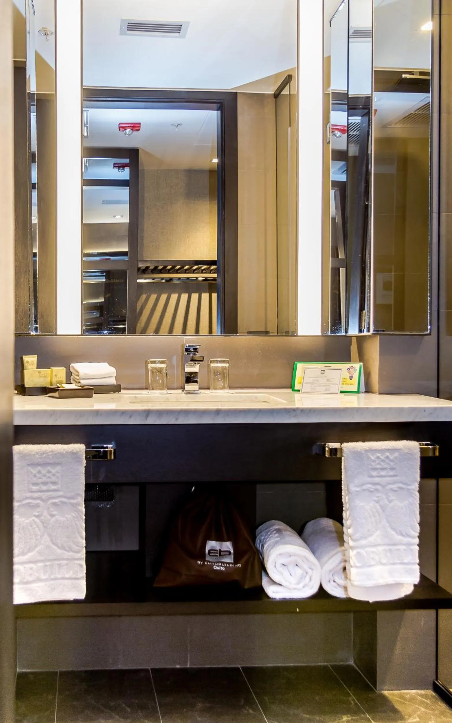 Bathroom in Eb Hotel By Eurobuilding Quito Airport