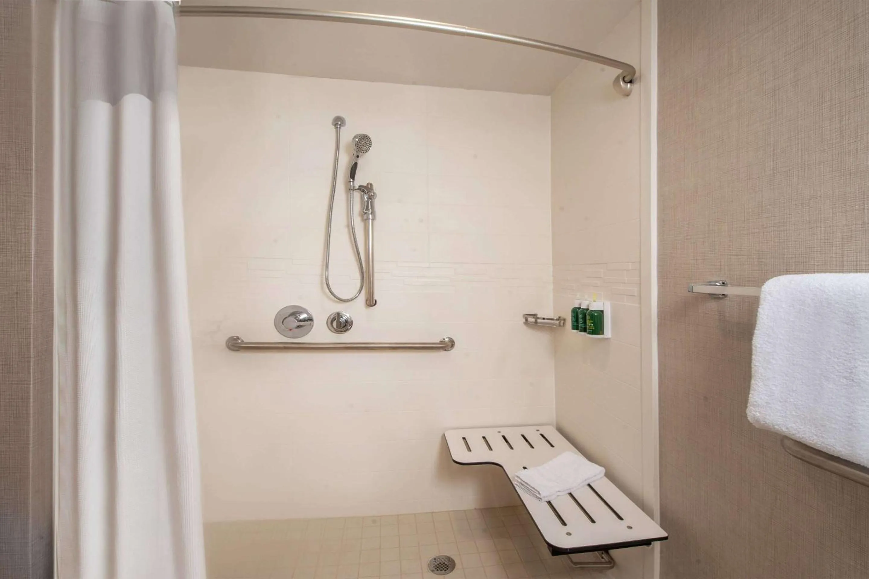 Bathroom in Sonesta ES Suites Baltimore BWI Airport