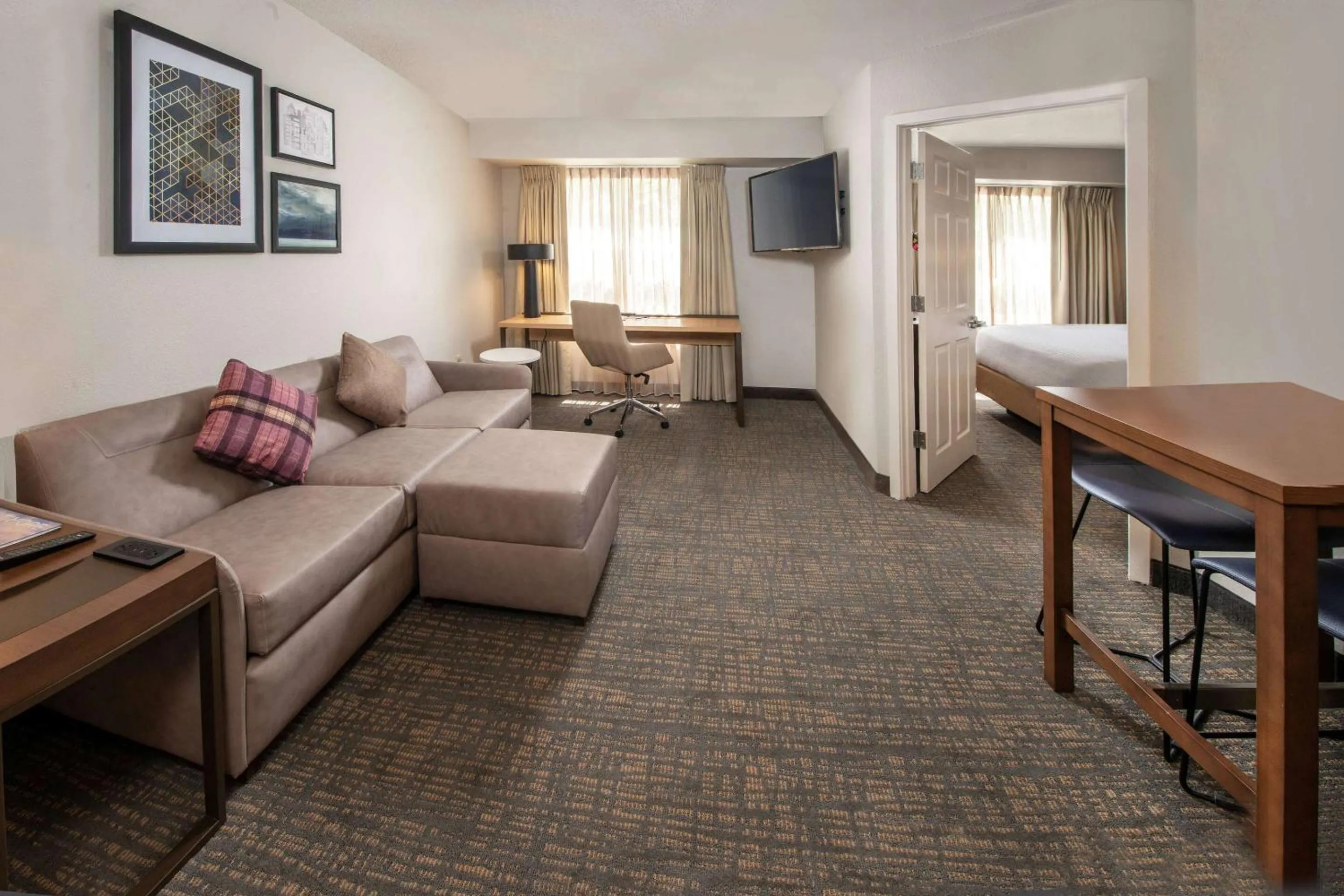 Photo of the whole room, Bed in Sonesta ES Suites Baltimore BWI Airport