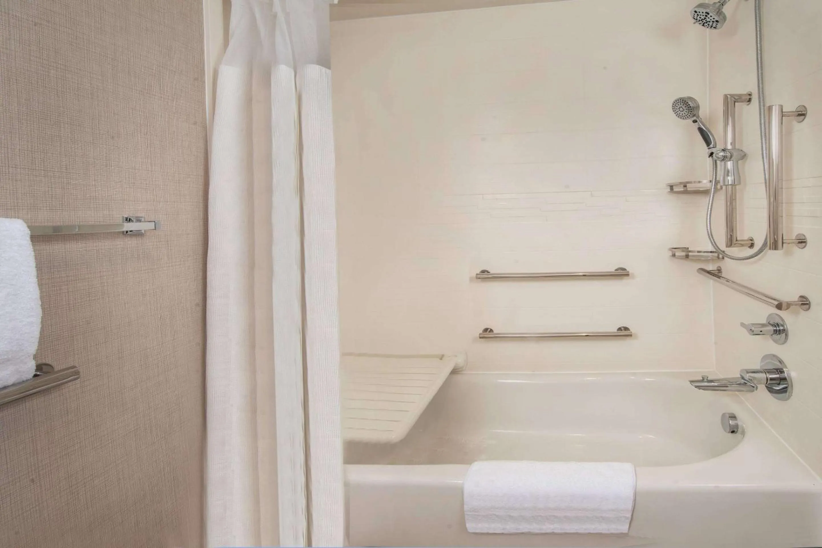 Bathroom in Sonesta ES Suites Baltimore BWI Airport