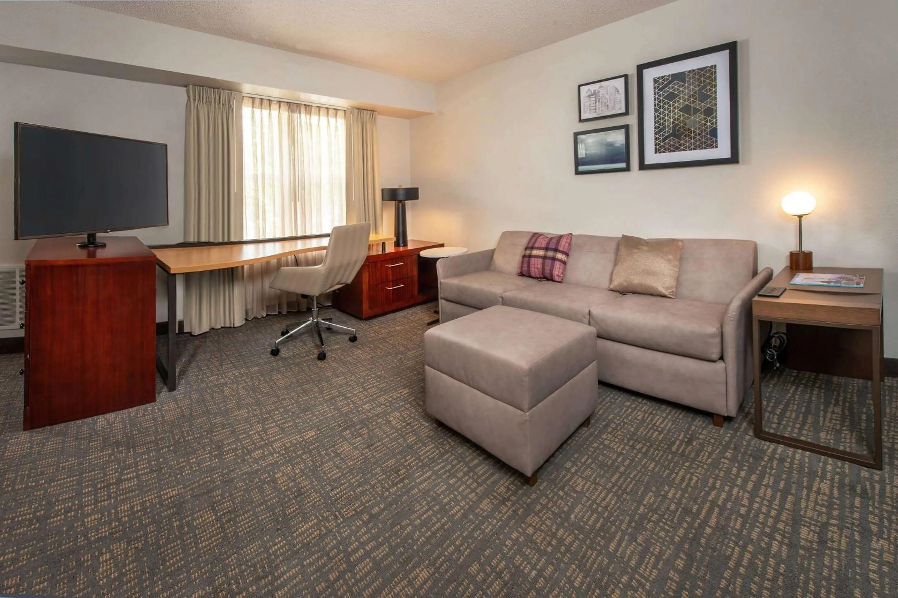 Photo of the whole room in Sonesta ES Suites Baltimore BWI Airport