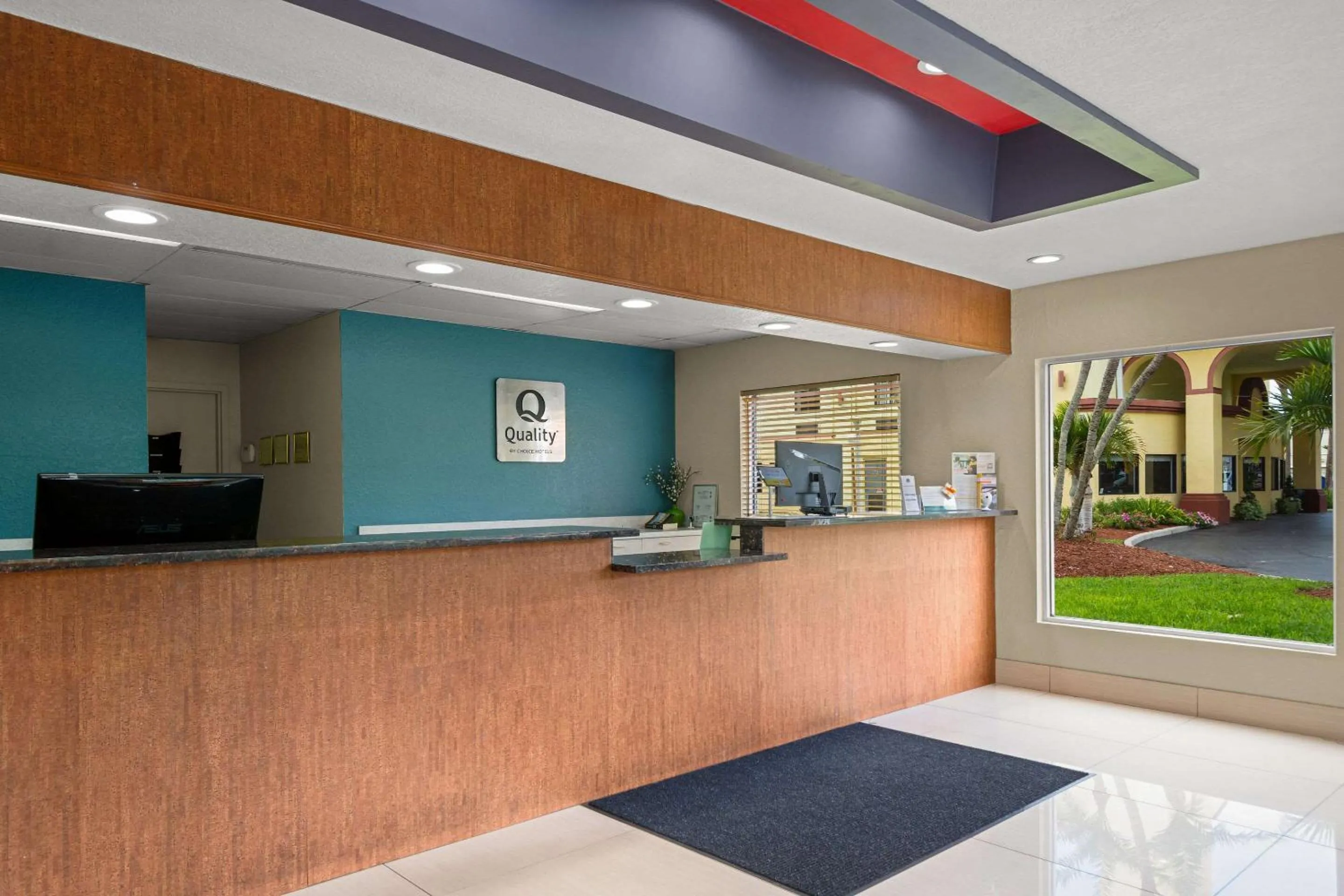 Lobby or reception in Quality Inn Sarasota I-75