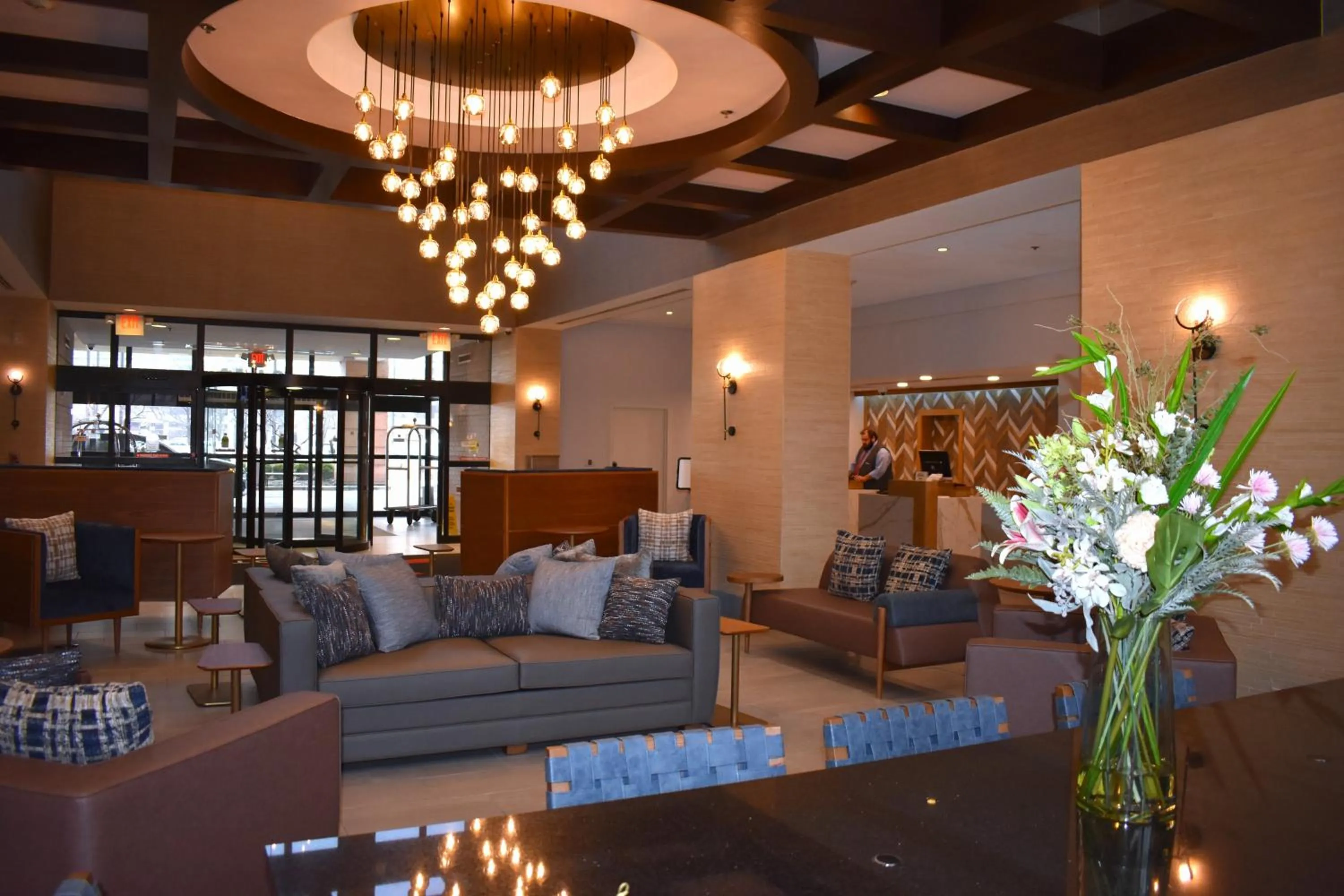 Lobby or reception in Chicago Marriott Suites O'Hare