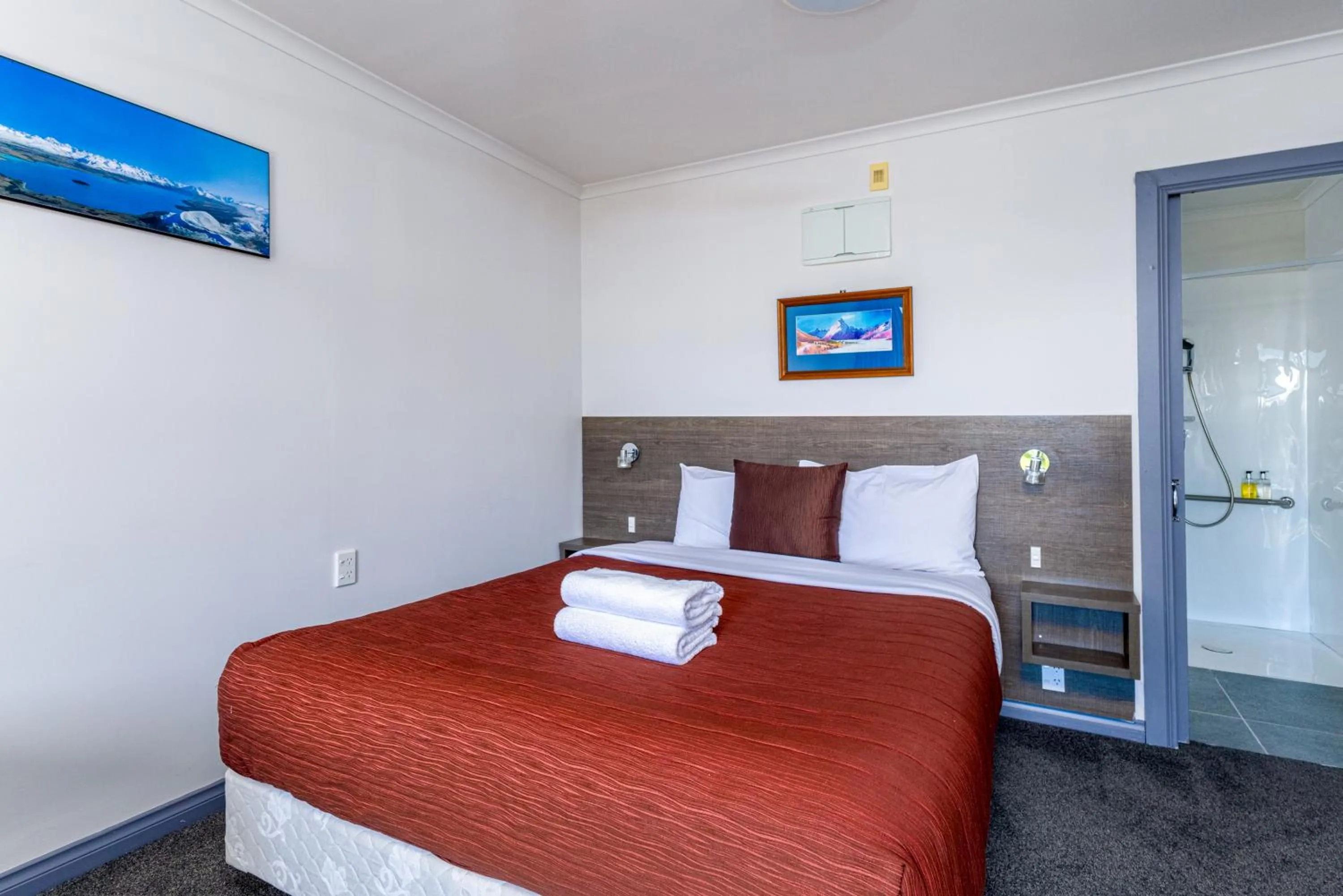 Bed in Lake Tekapo Village Motel