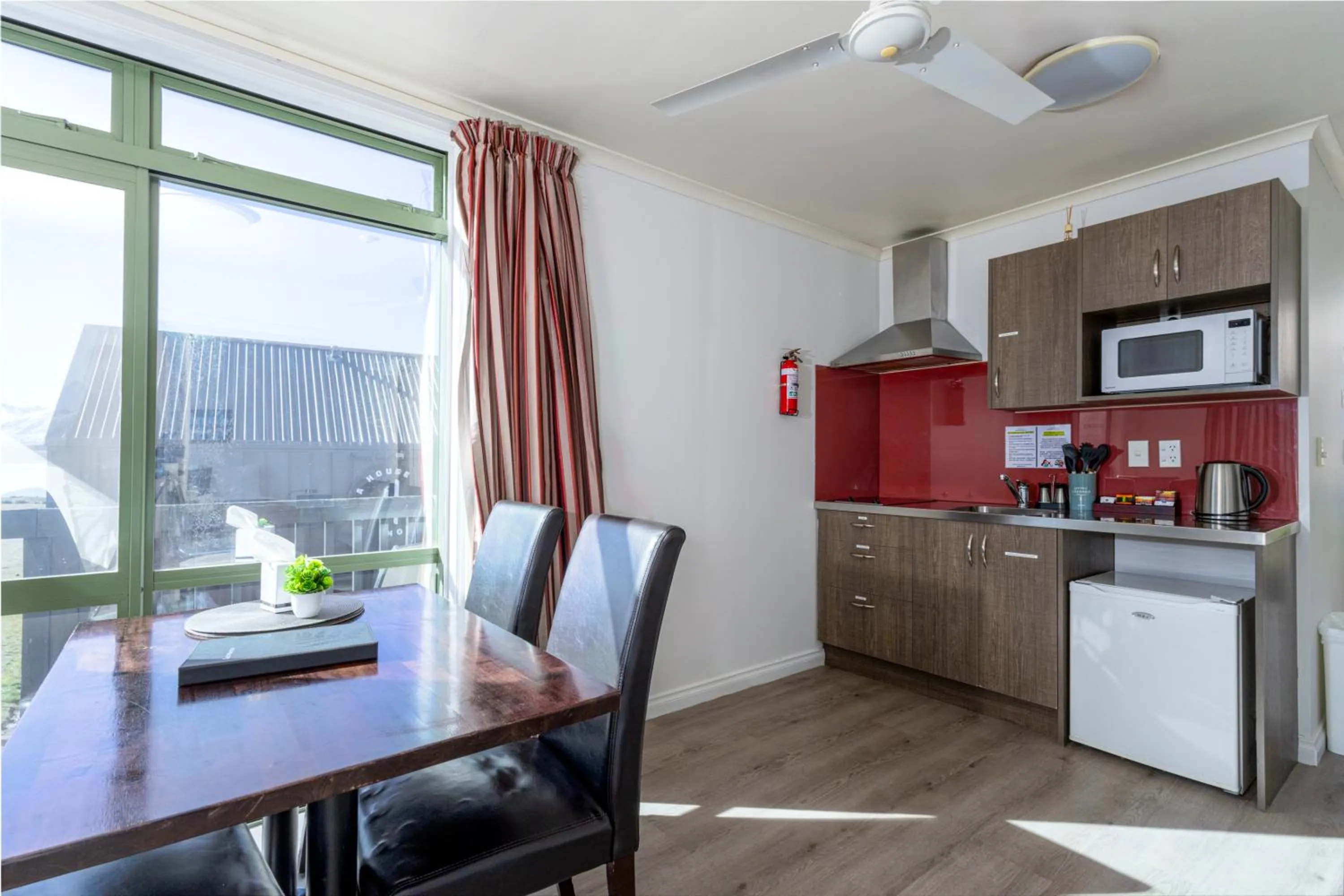 Kitchen or kitchenette in Lake Tekapo Village Motel