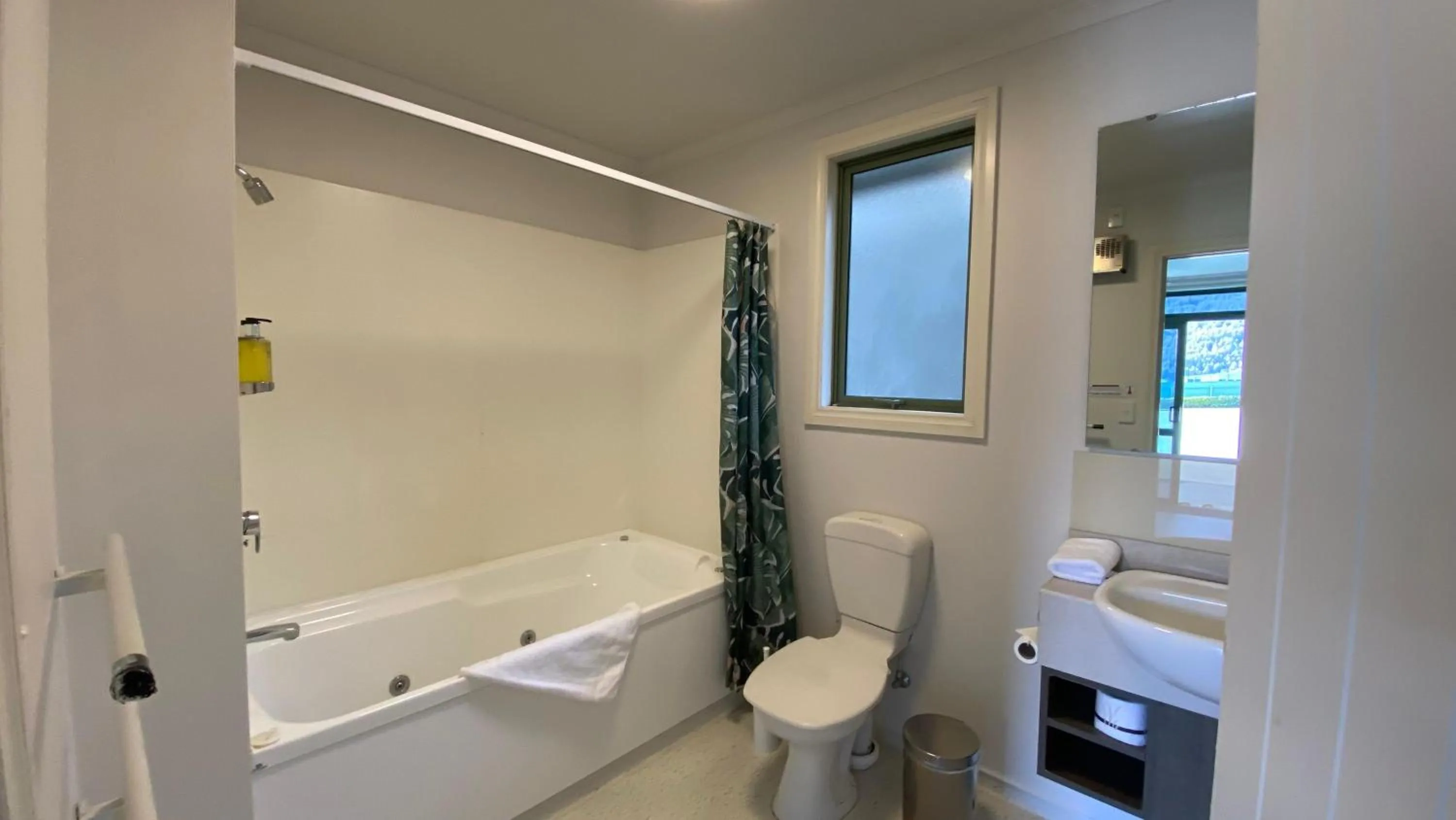 Toilet in Lake Tekapo Village Motel