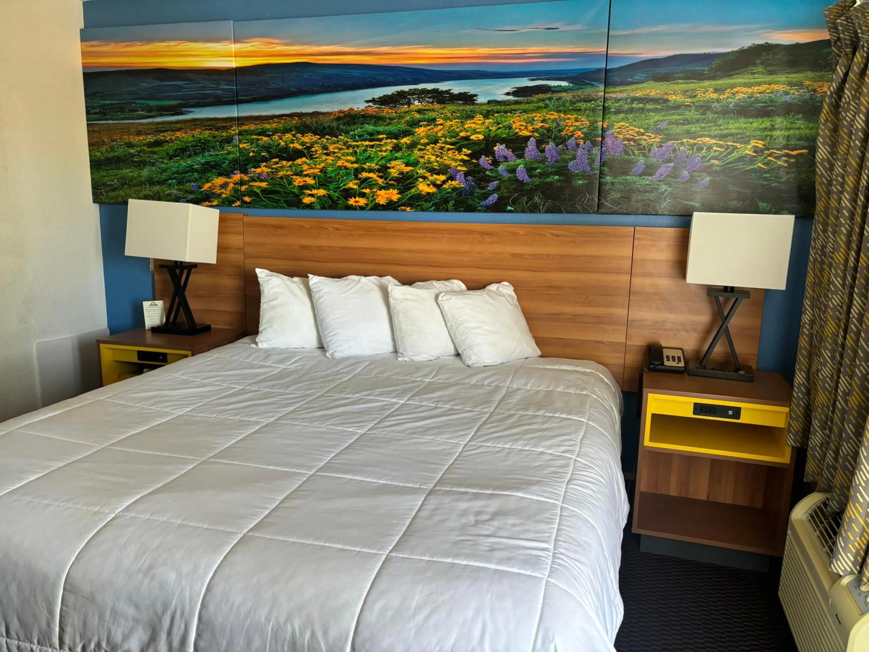 Bed in Days Inn & Suites by Wyndham Needles