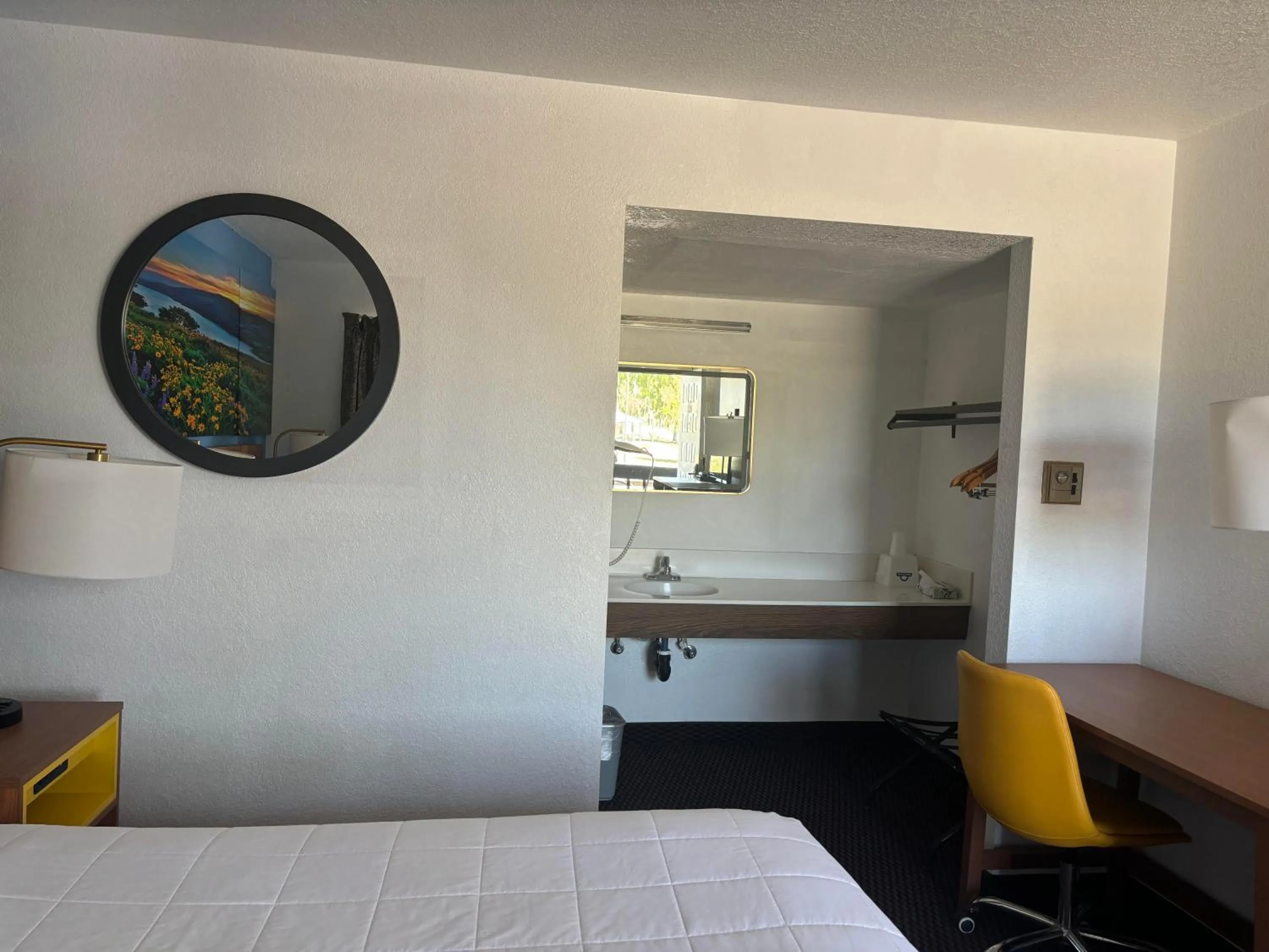 Bed in Days Inn & Suites by Wyndham Needles