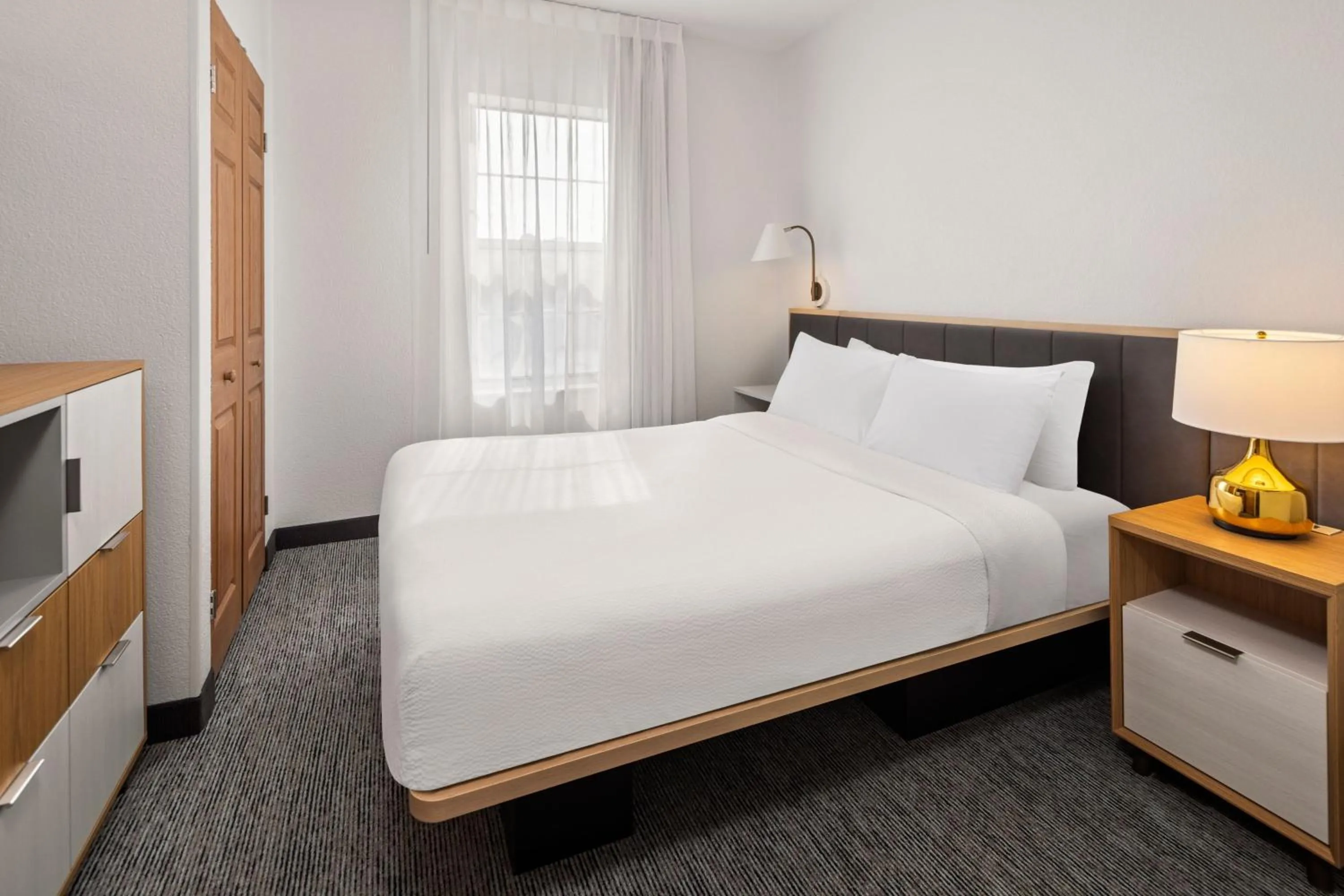 Bedroom, Bed in TownePlace Suites Chicago Lombard