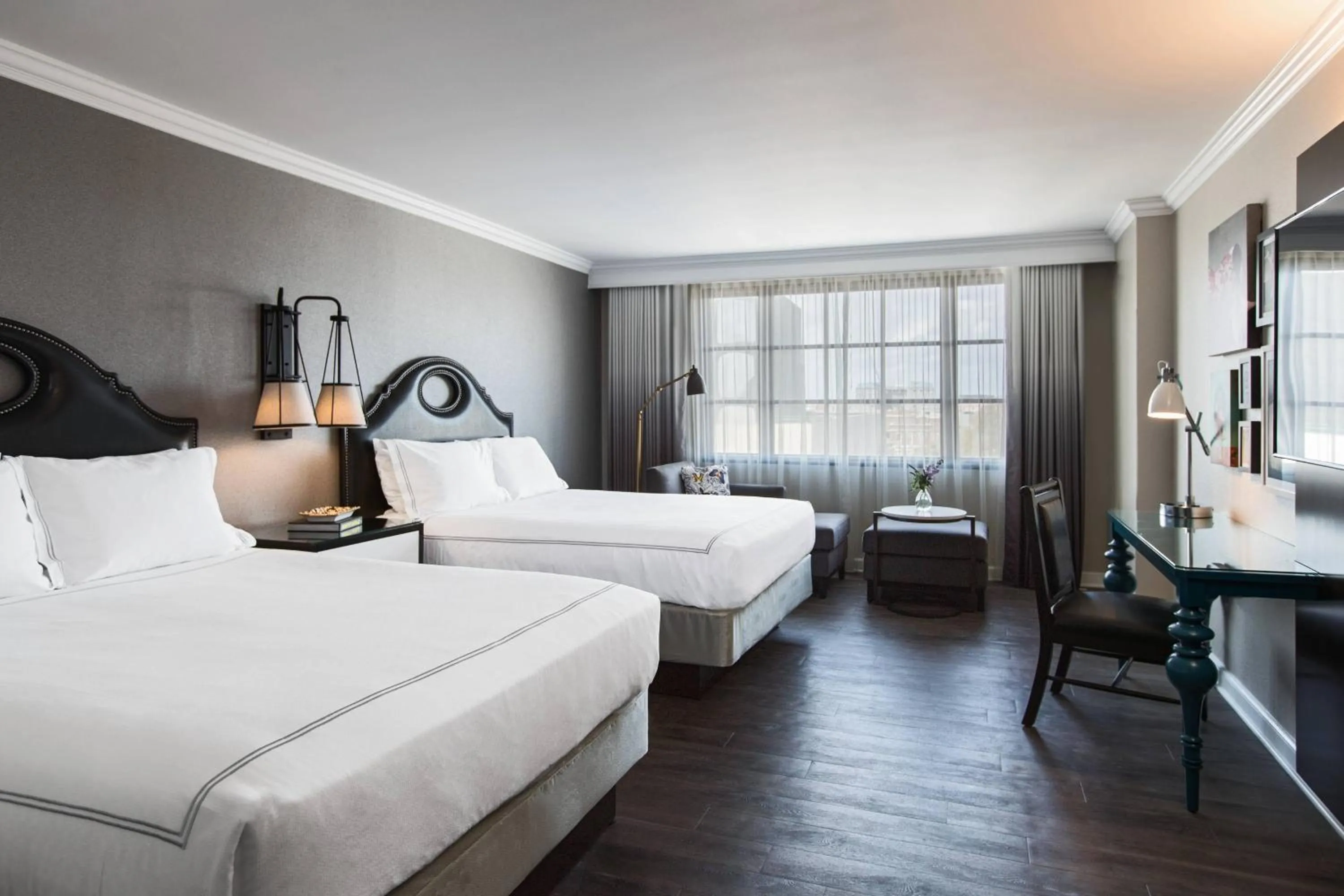 Photo of the whole room, Bed in The Lindy Renaissance Charleston Hotel