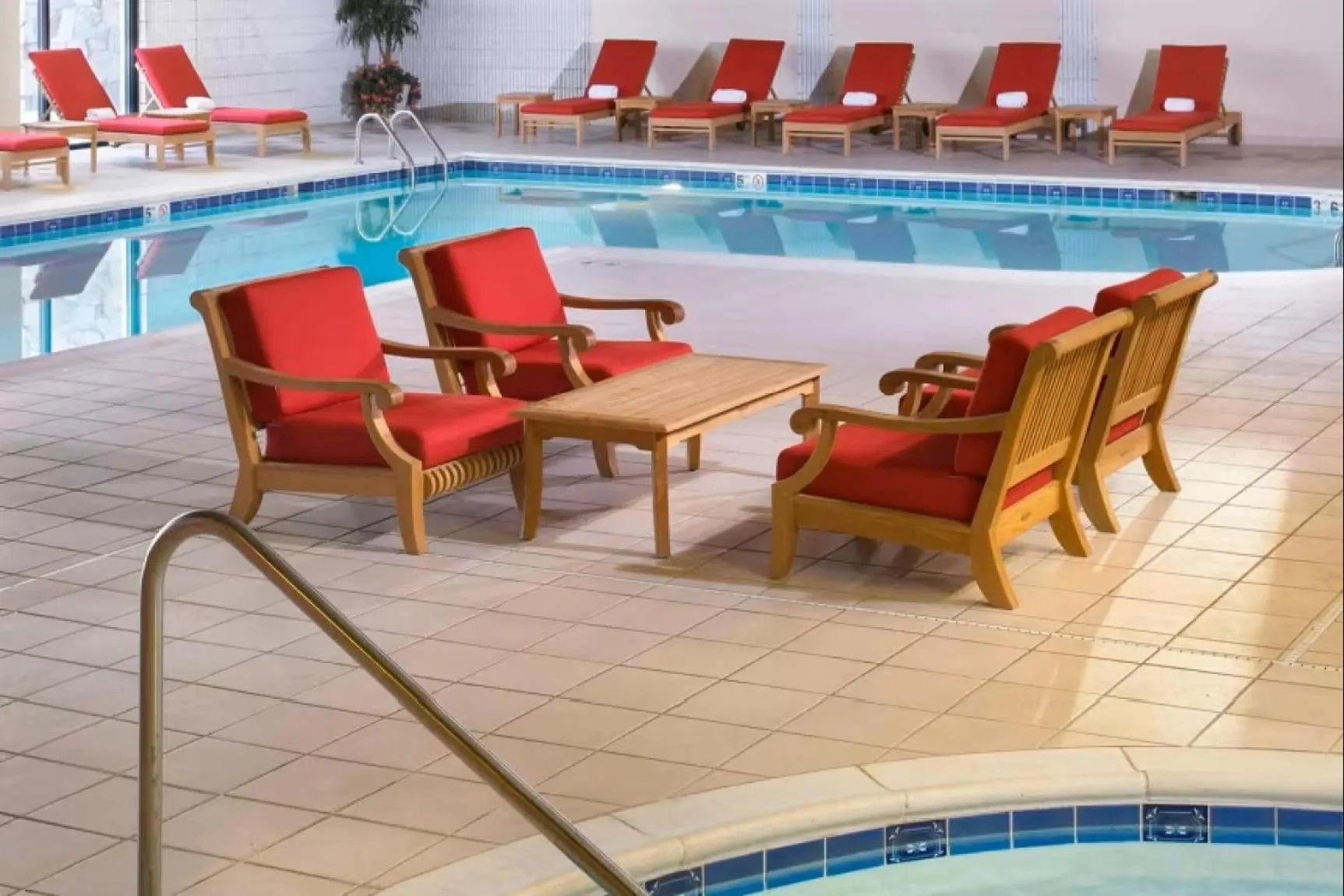 Swimming pool in Wyndham Cleveland Airport