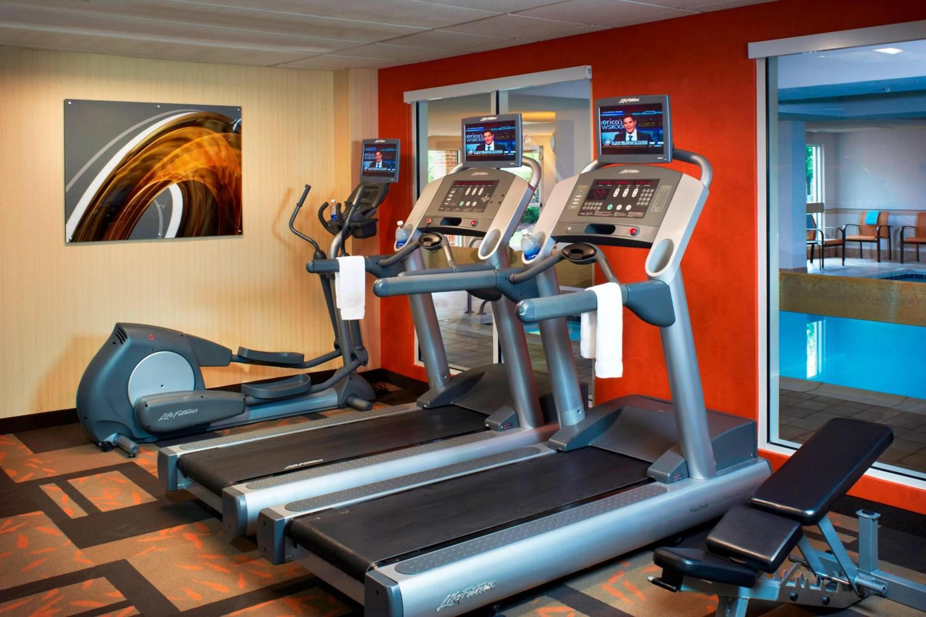 Fitness centre/facilities in Courtyard Cleveland Airport South