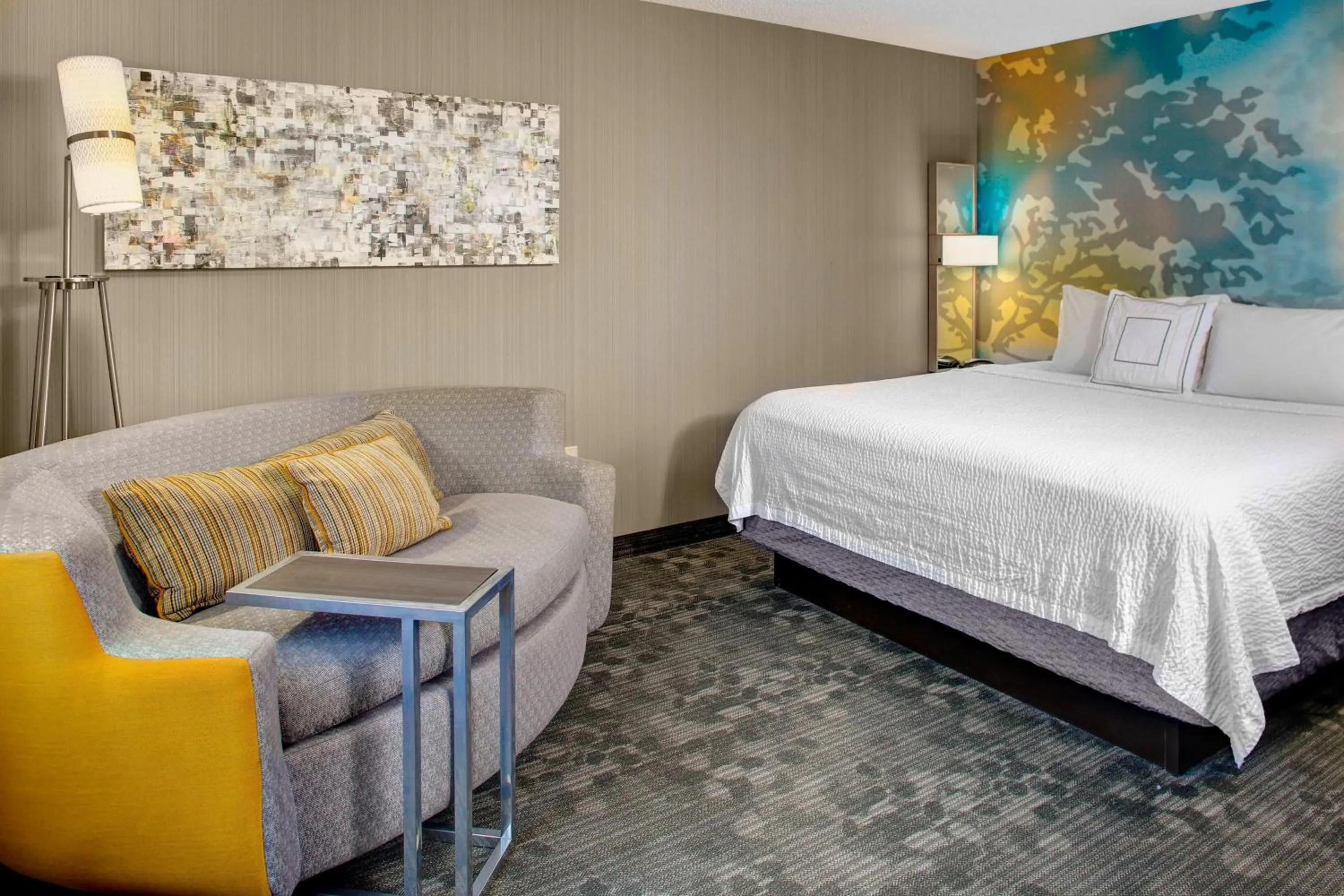 Bedroom, Bed in Courtyard Cleveland Airport South