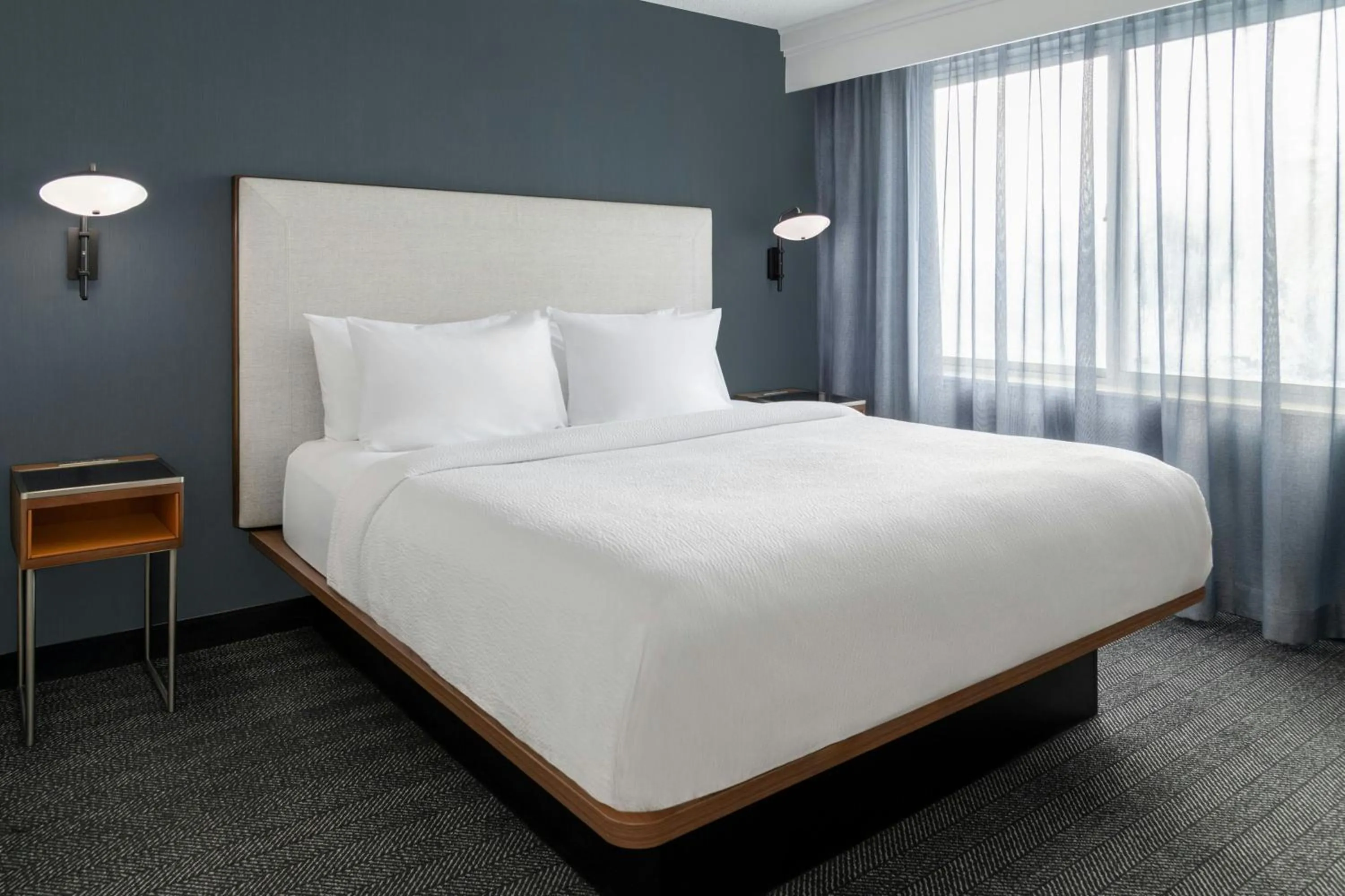 Bedroom, Bed in Courtyard Cleveland Airport South