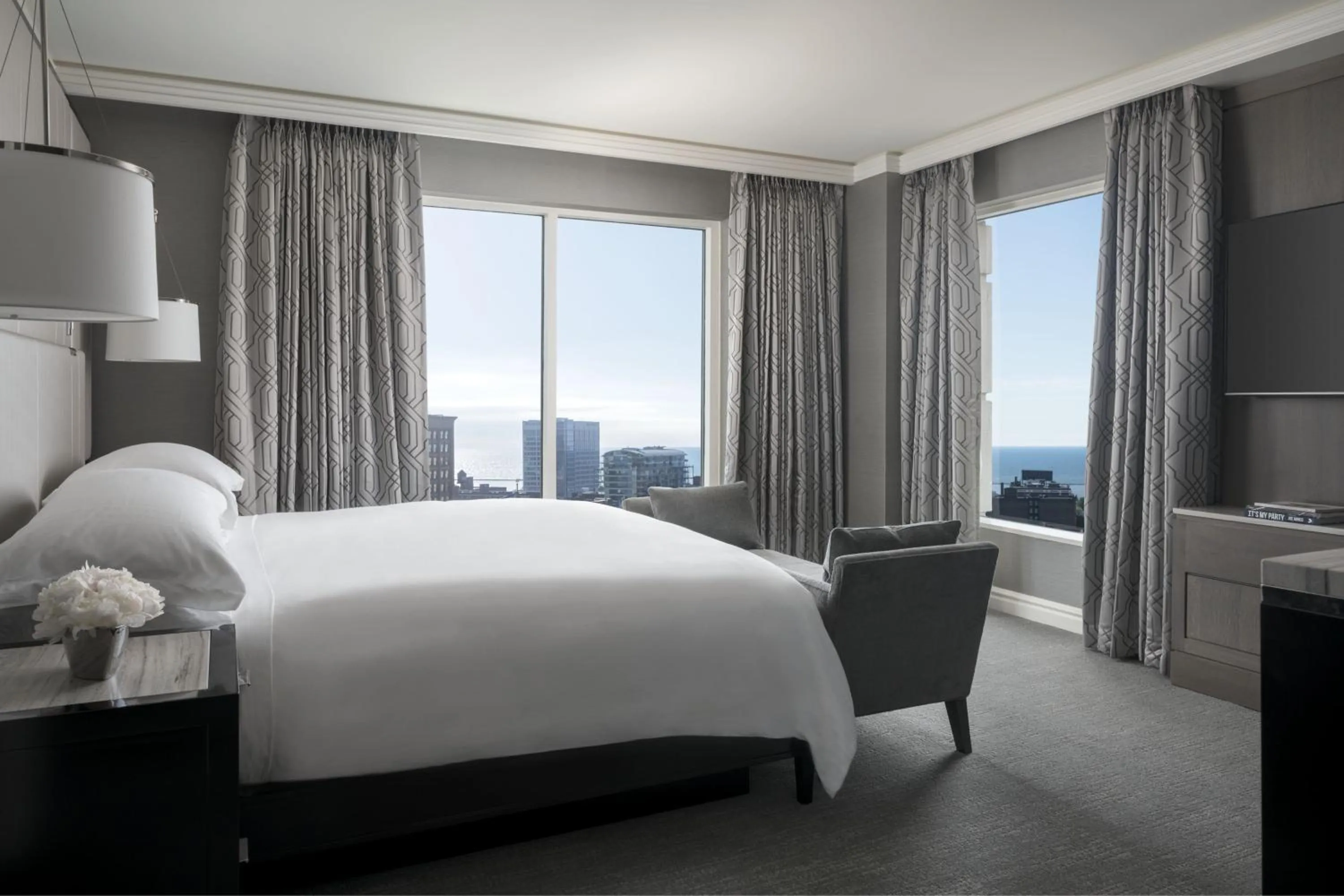 Photo of the whole room, Bed in The Ritz-Carlton, Cleveland