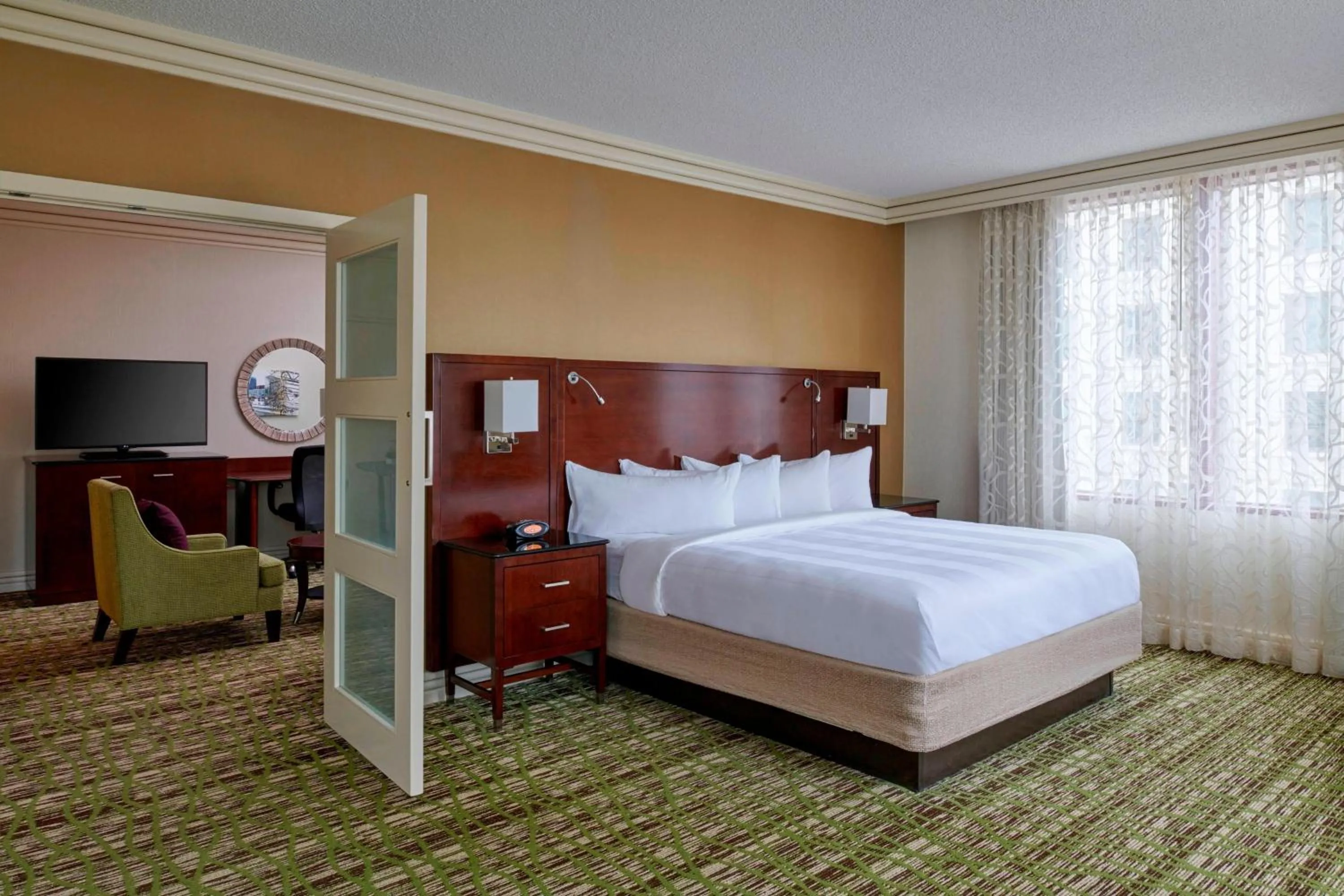 Photo of the whole room, Bed in Cleveland Marriott Downtown at Key Tower