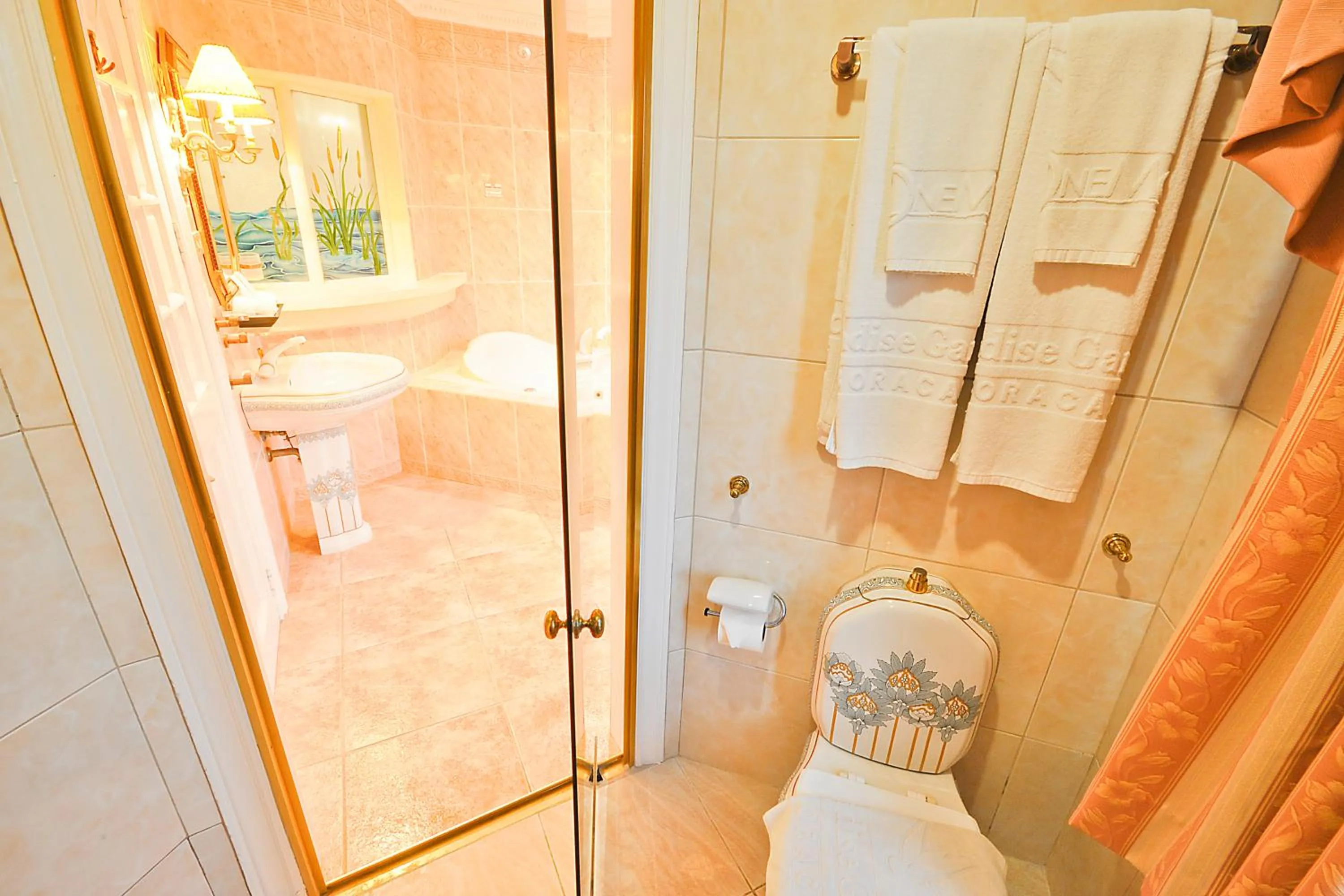 Toilet in Paradise Garden Hotel and Convention Center Boracay Powered by ASTON