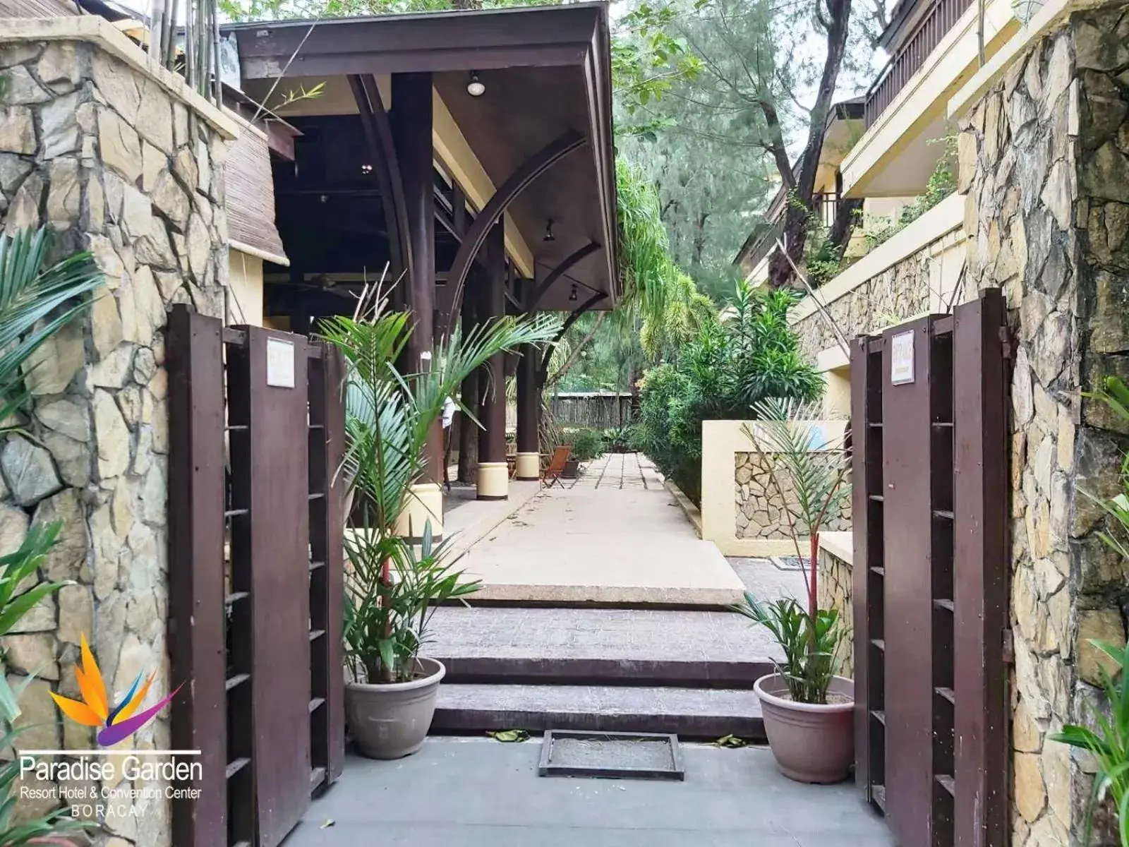 Premier Wing Deluxe Room in Paradise Garden Hotel and Convention Center Boracay Powered by ASTON Premier Wing Deluxe Room in Paradise Garden Hotel and Convention Center Boracay Powered by ASTON