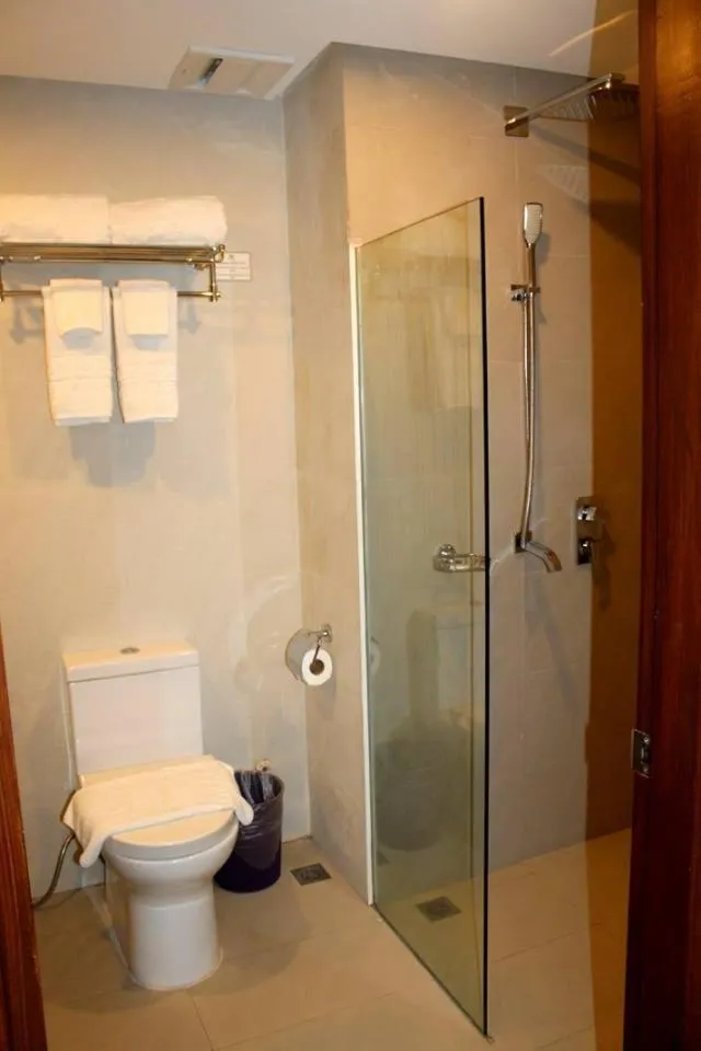 Bathroom in Paradise Garden Hotel and Convention Center Boracay Powered by ASTON