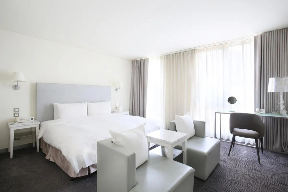 Bedroom, Bed in Ambience Hotel Taipei