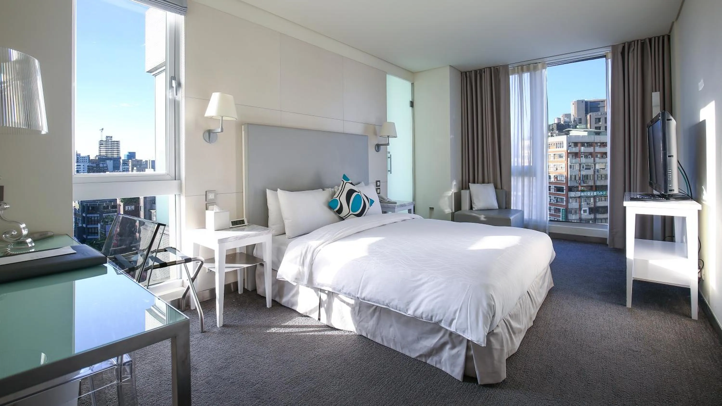 Bed in Ambience Hotel Taipei