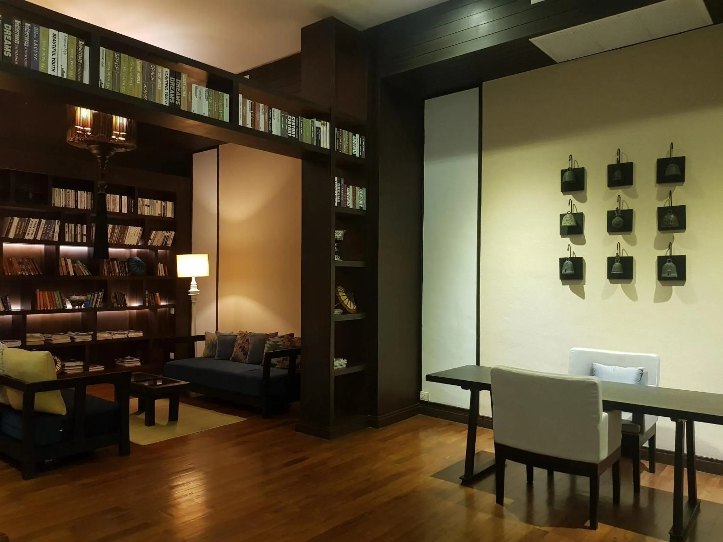 Library in Le Palais Juliana