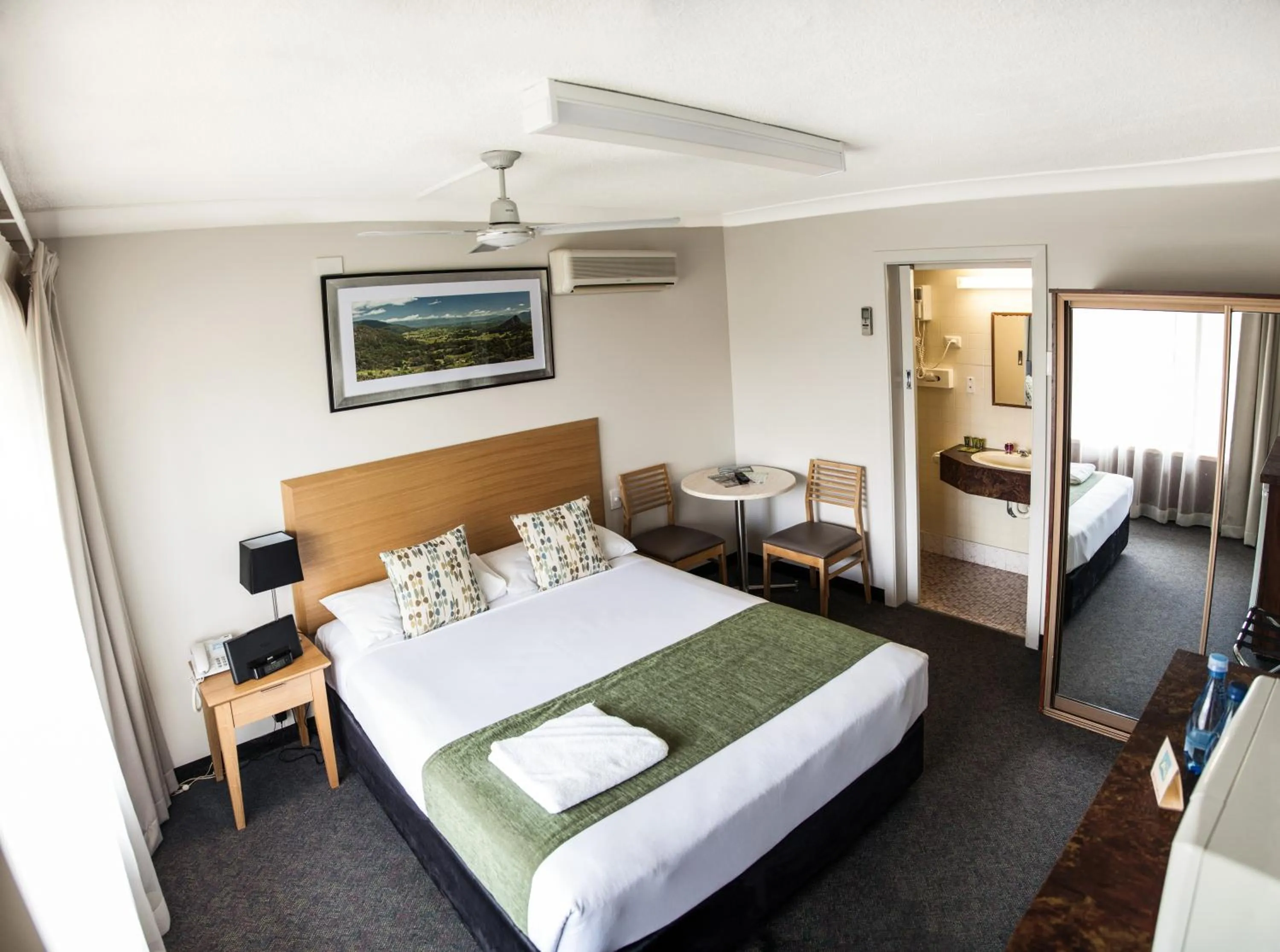Photo of the whole room, Bed in Murwillumbah Motor Inn