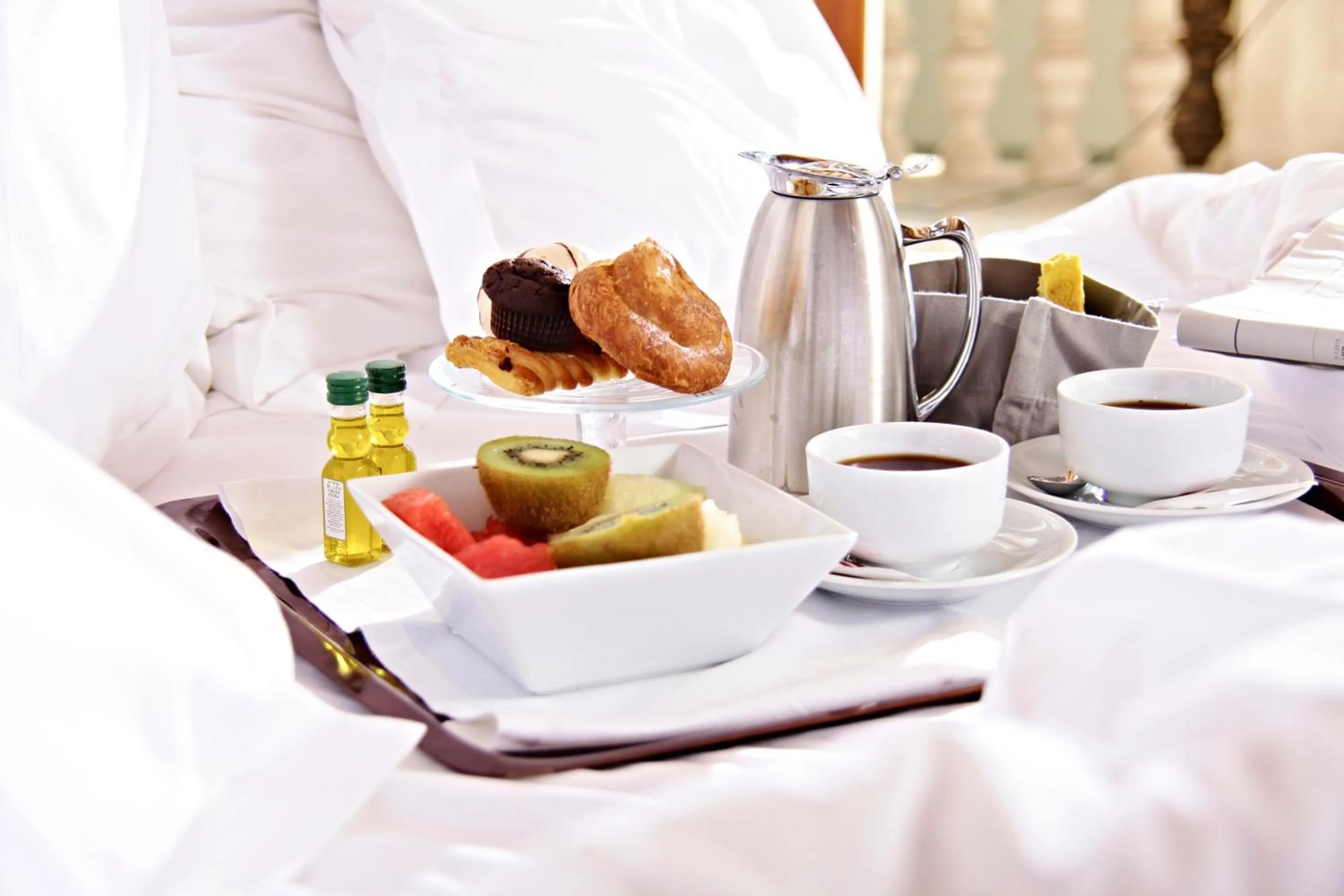 Restaurant/places to eat in Petit Palace Hotel Tres